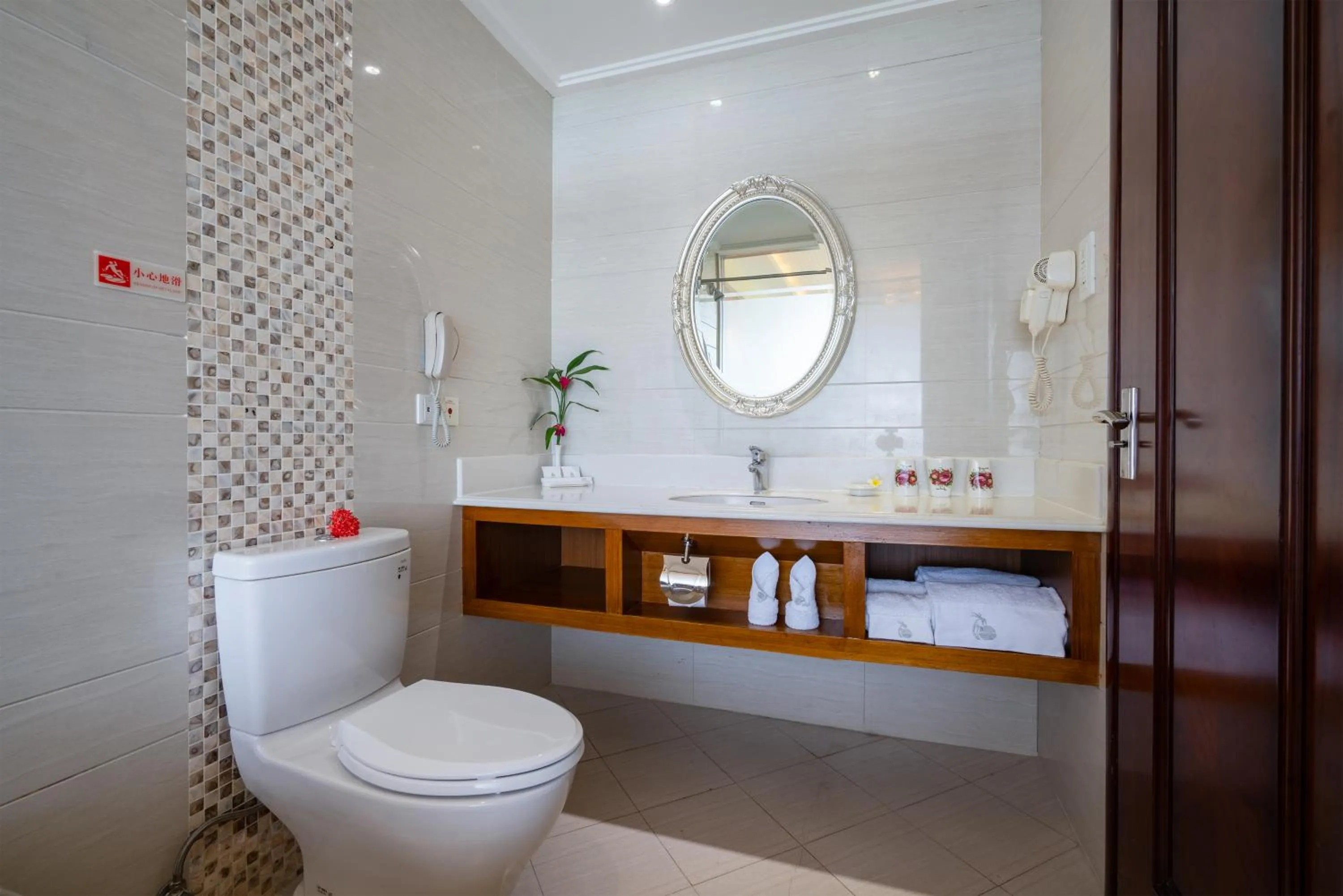 Shower in Palm Beach Resort & Spa