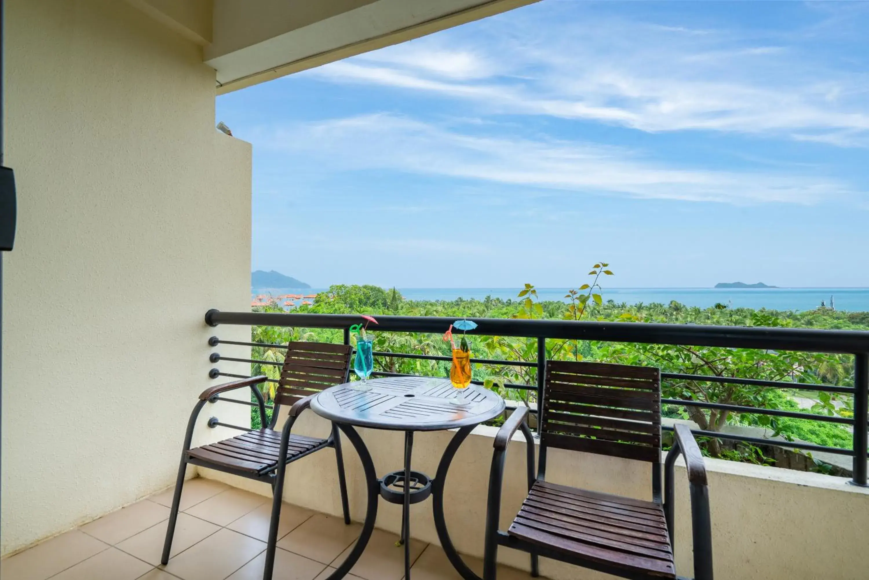 Deluxe Double or Twin Room with Ocean View in Palm Beach Resort & Spa Deluxe Double or Twin Room with Ocean View in Palm Beach Resort & Spa