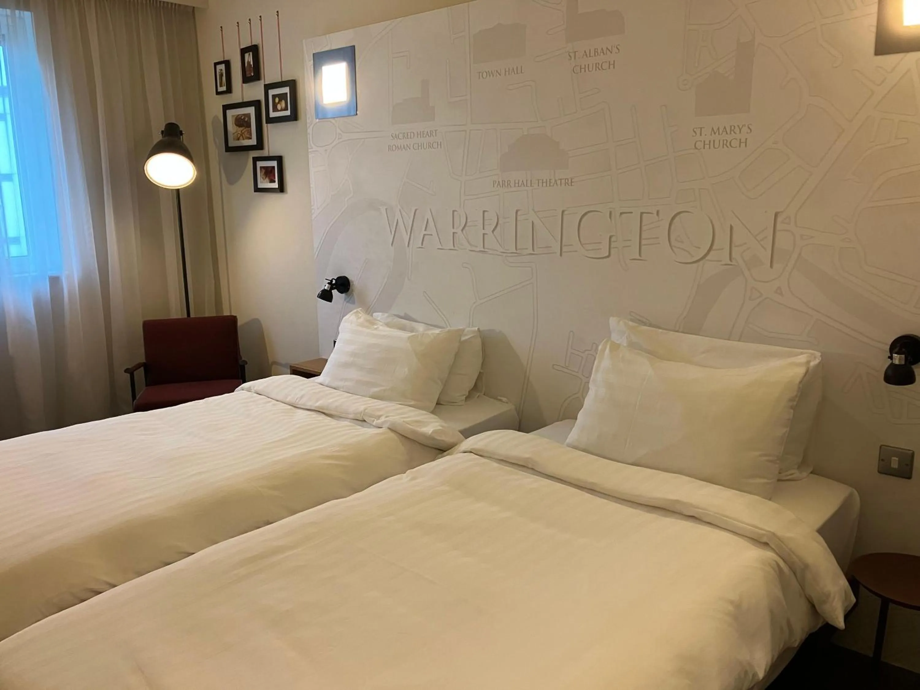 Photo of the whole room, Bed in pentahotel Warrington