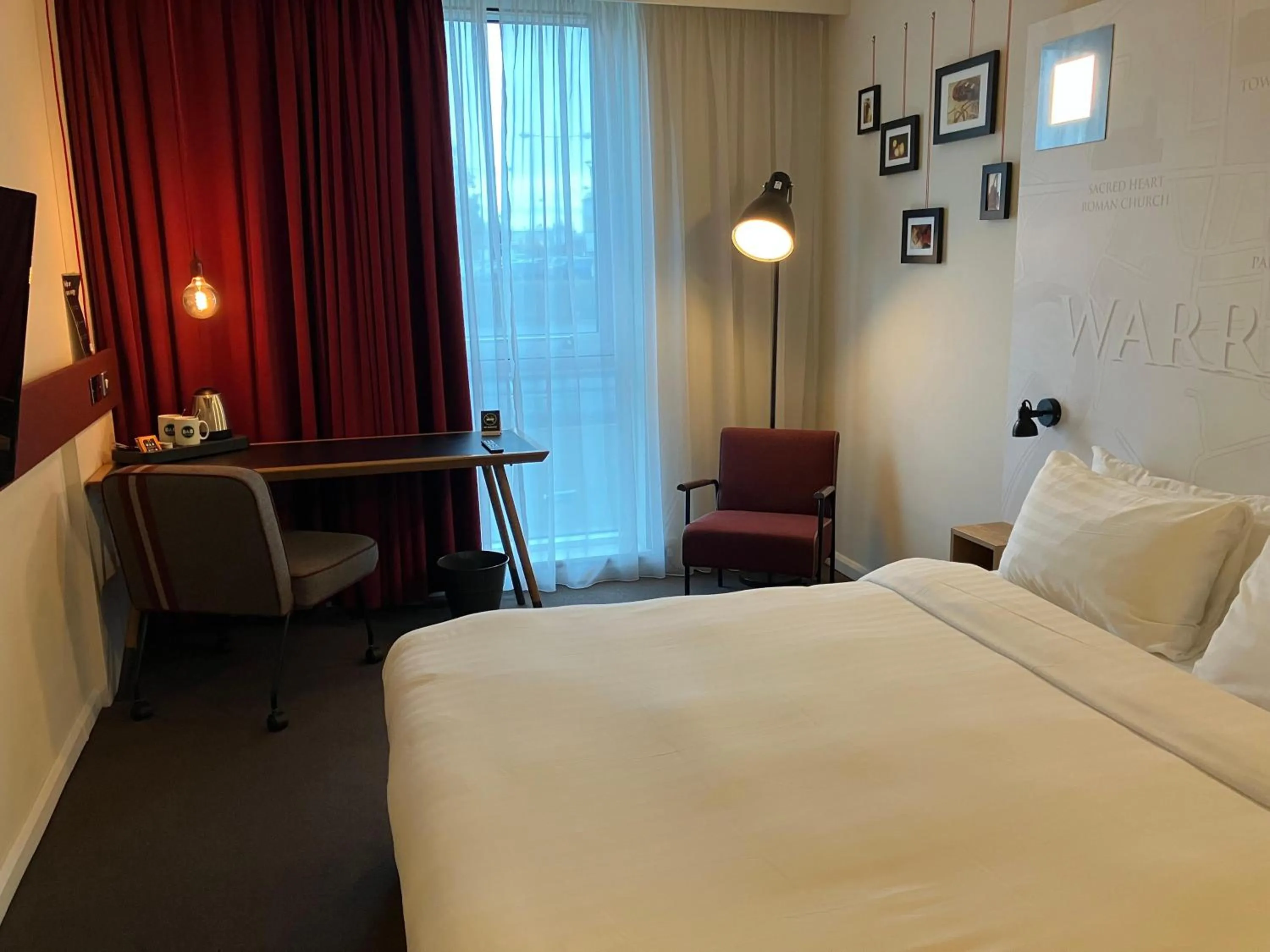 Photo of the whole room, Bed in pentahotel Warrington