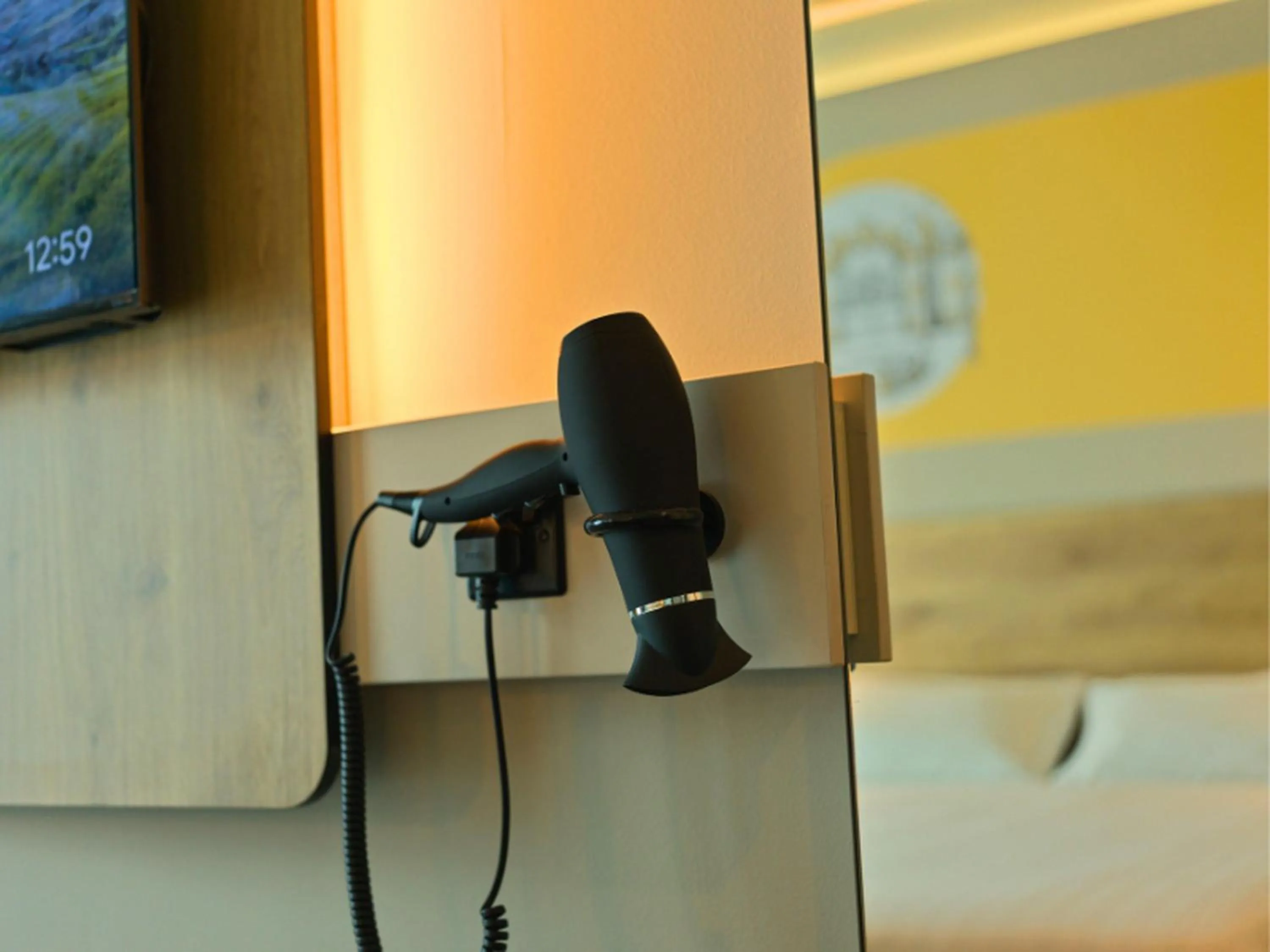 Photo of the whole room in B&B HOTEL Warrington