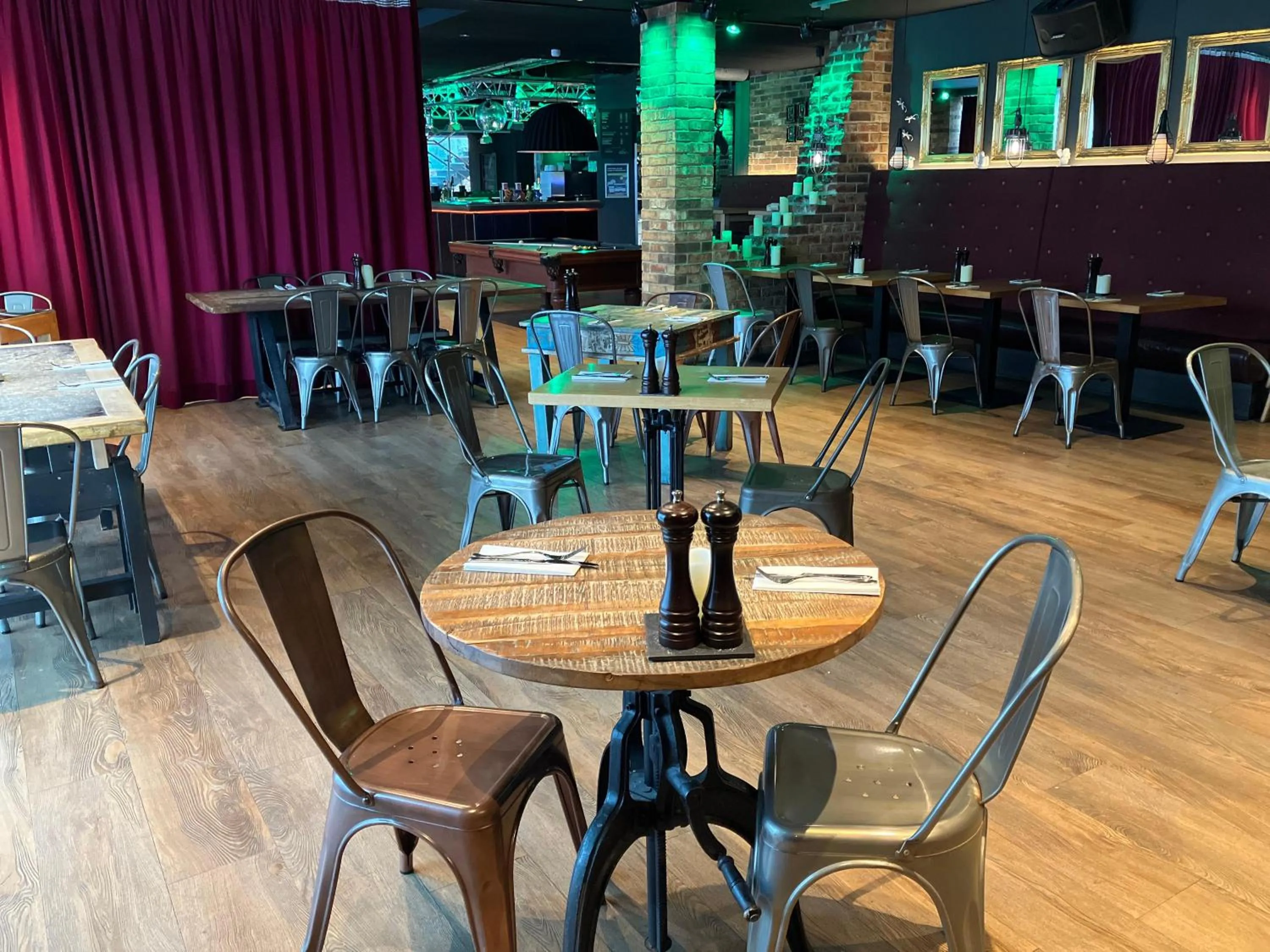Lounge or bar in pentahotel Warrington
