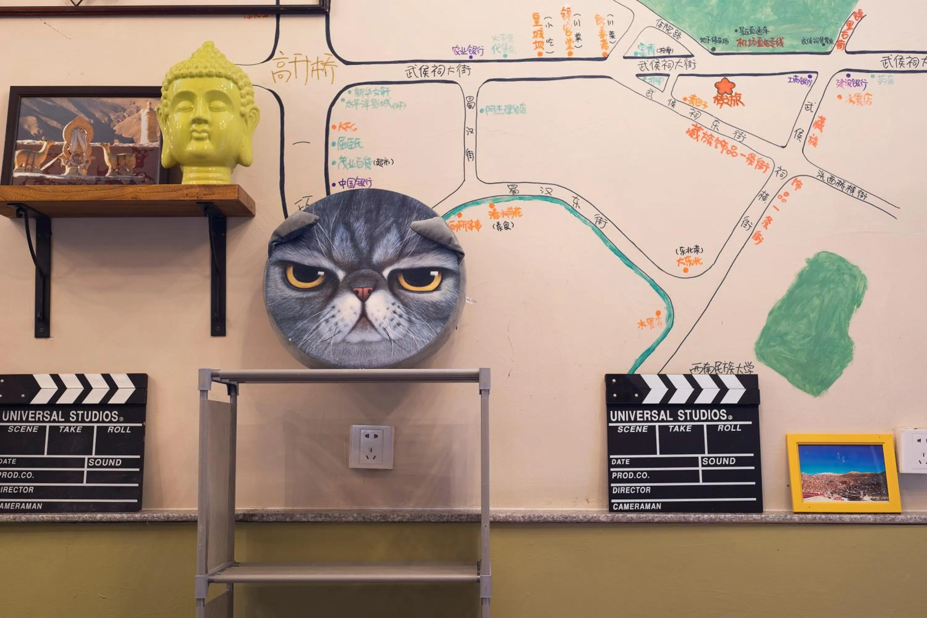 Decorative detail in Chengdu Dreams Travel International Youth Hostel