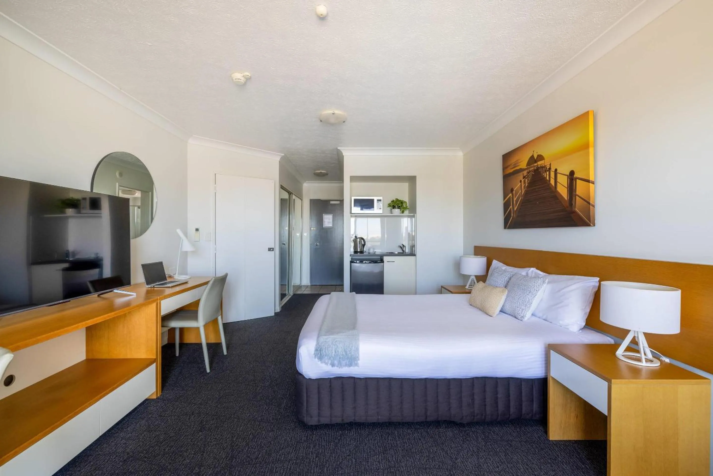 Bedroom, Bed in MainStay Suites Townsville