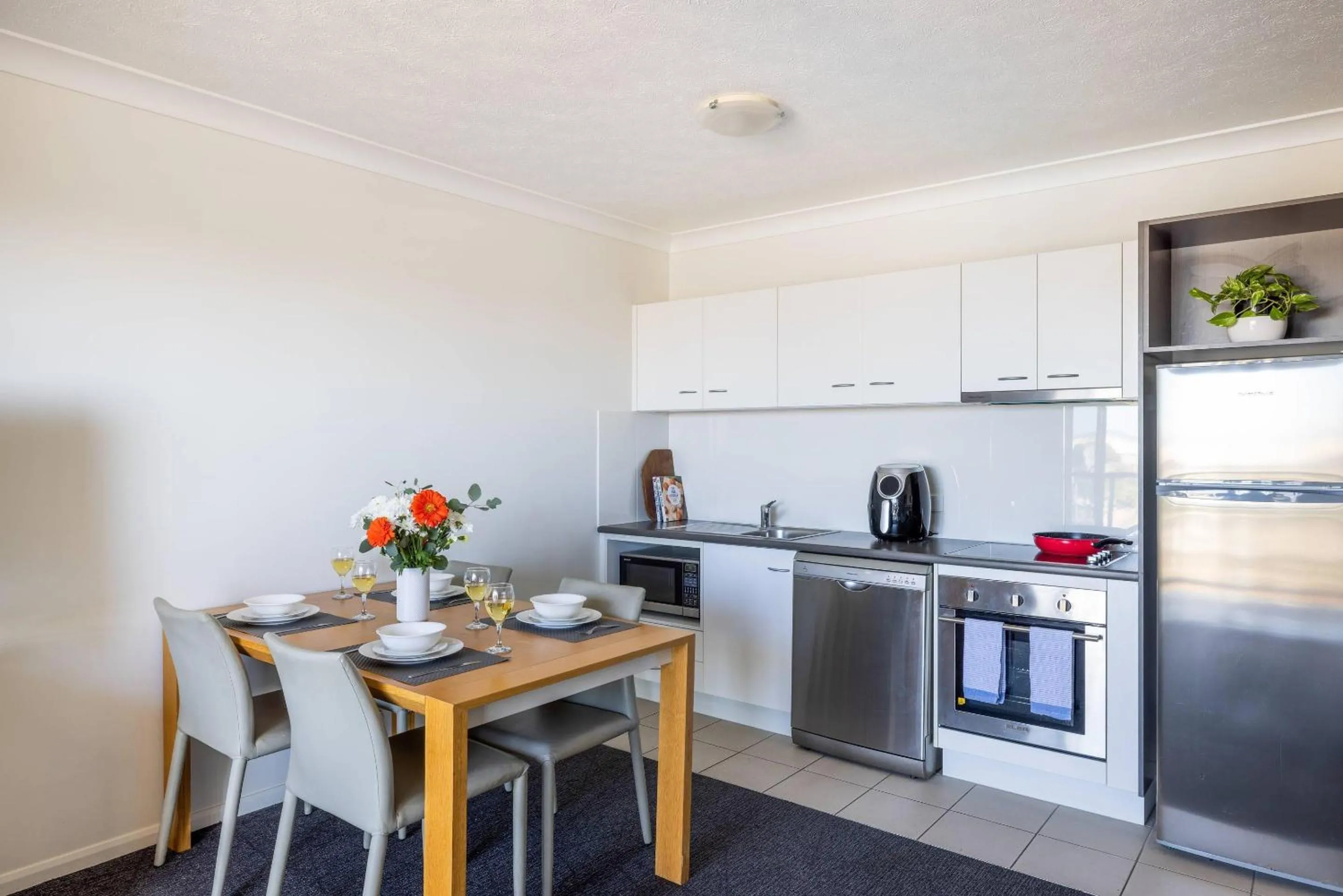 Bedroom in MainStay Suites Townsville
