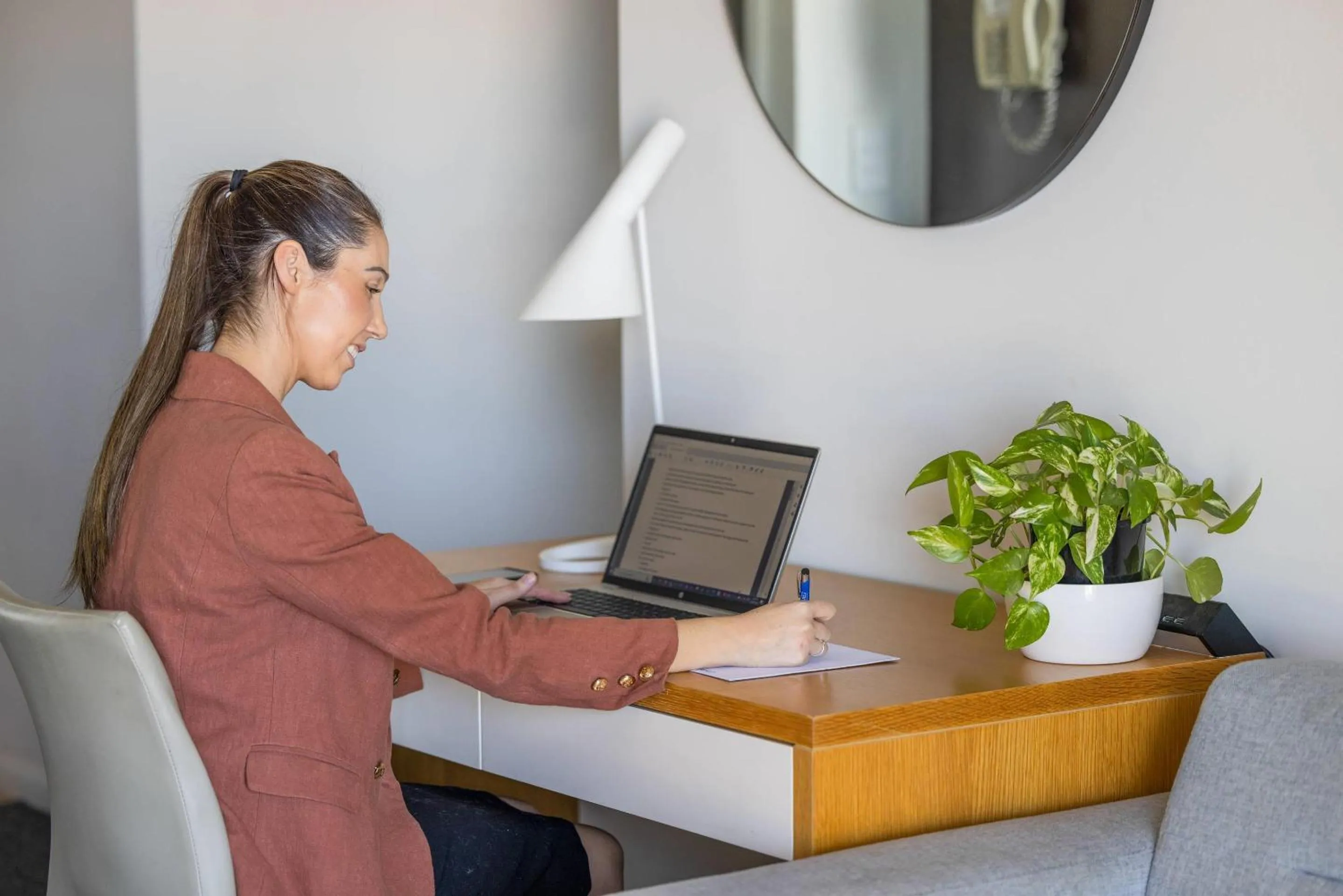 Bedroom in MainStay Suites Townsville