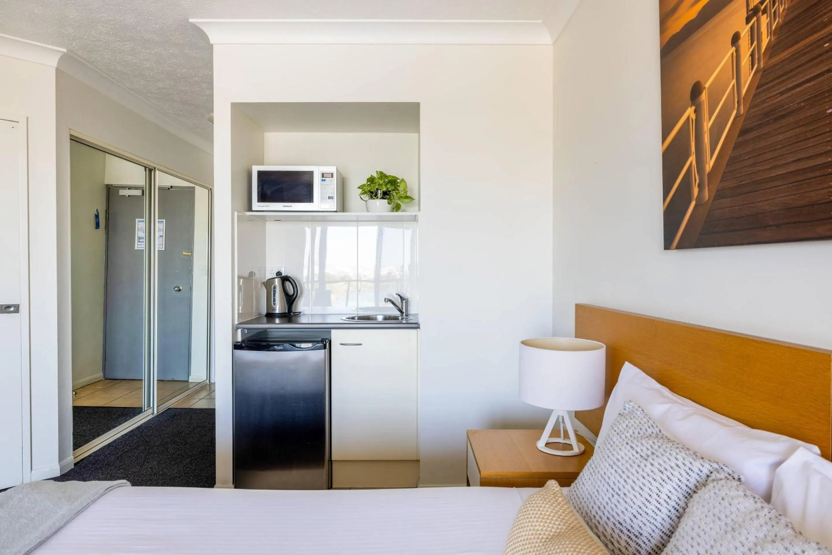 Kitchen or kitchenette in MainStay Suites Townsville