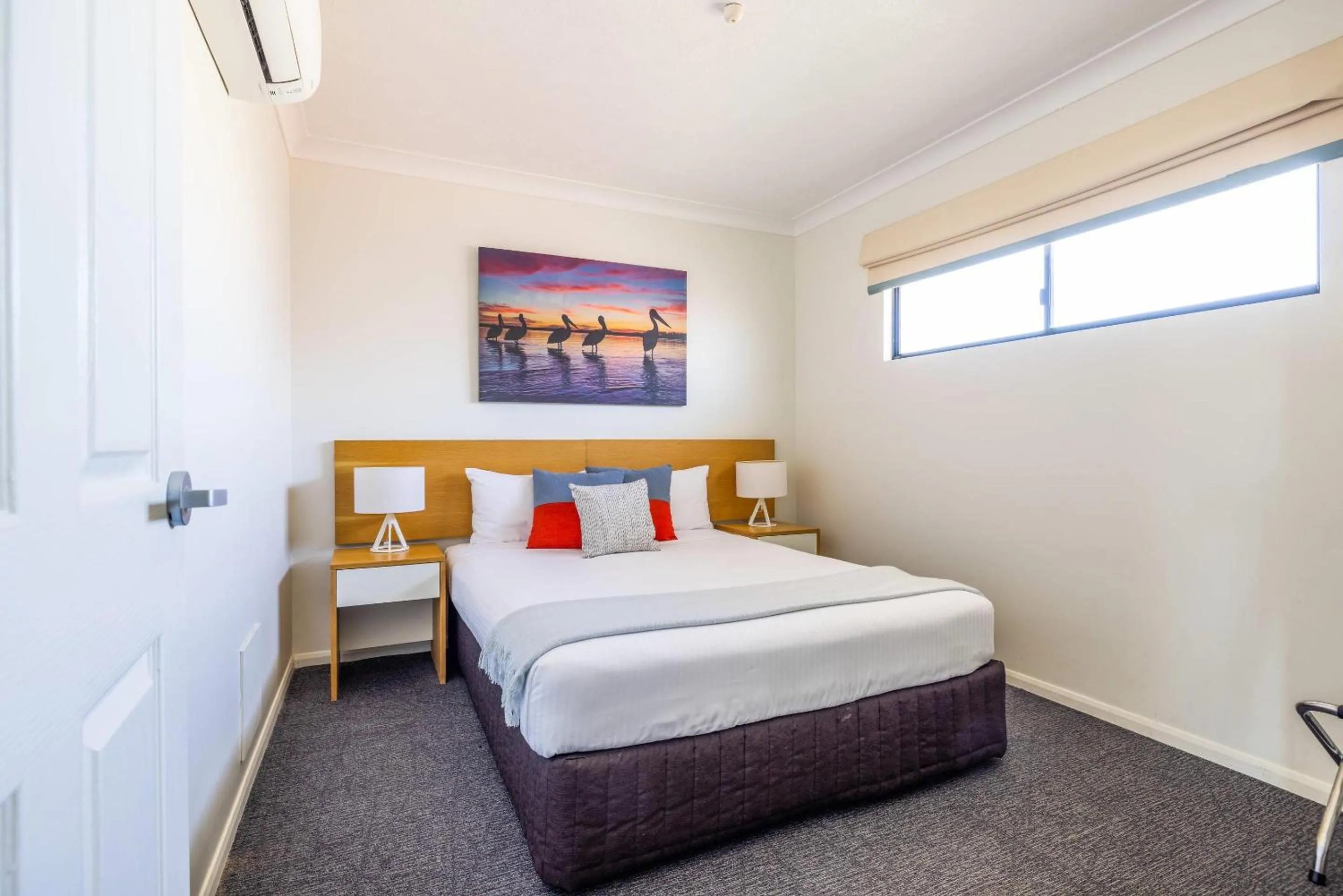 Bedroom, Bed in MainStay Suites Townsville