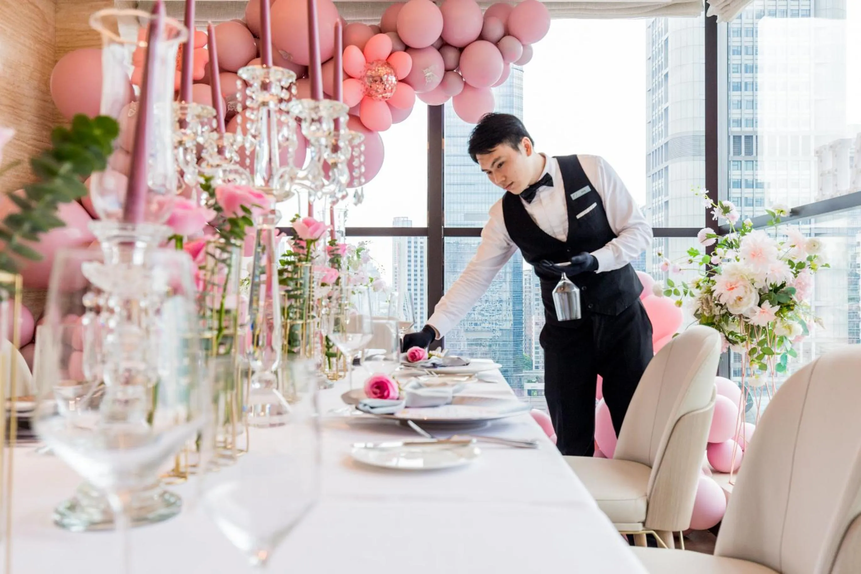 Restaurant/places to eat in Oakwood Premier Guangzhou