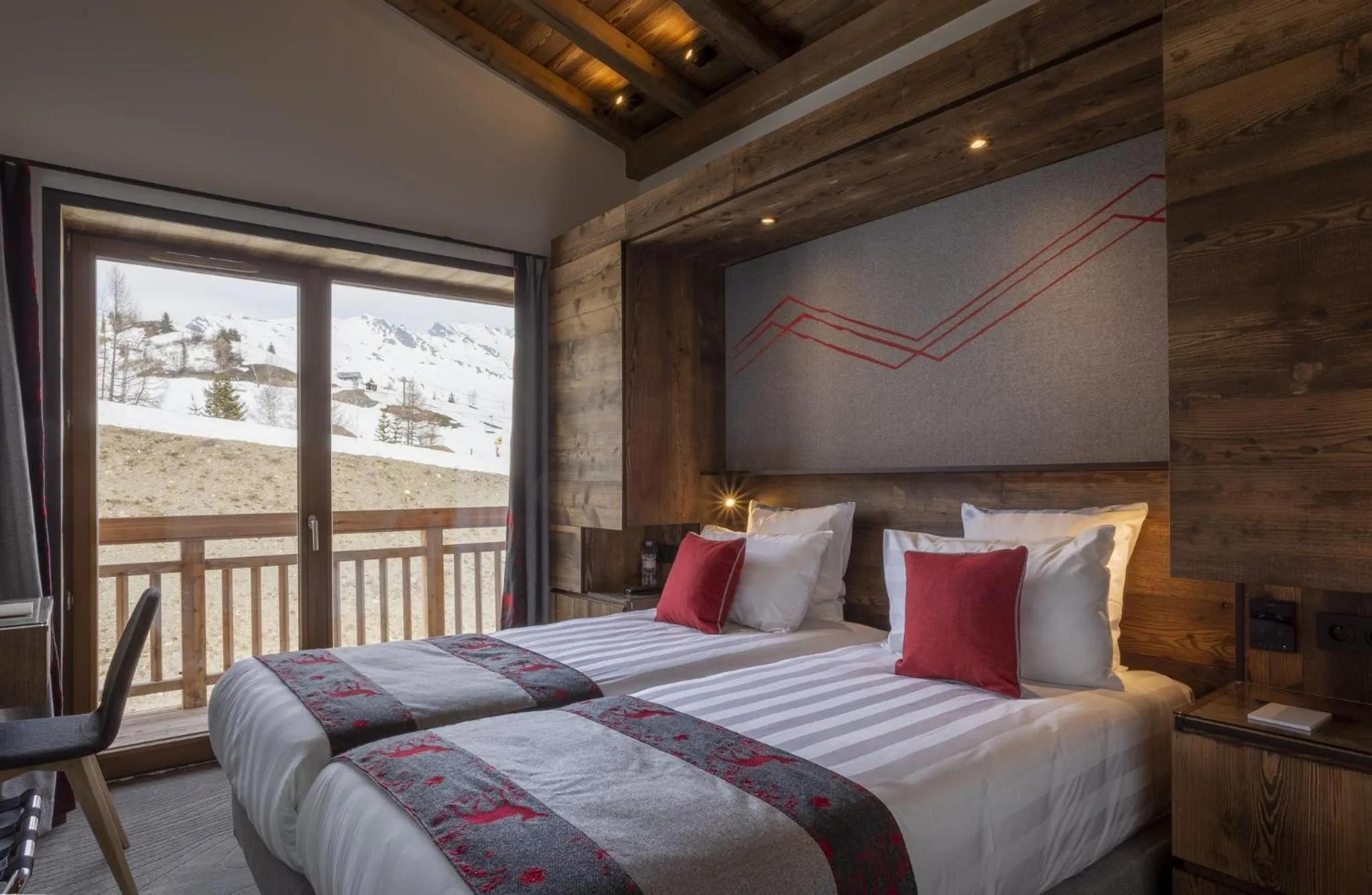 Bed in Hôtel Alparena & Spa - 4 étoiles