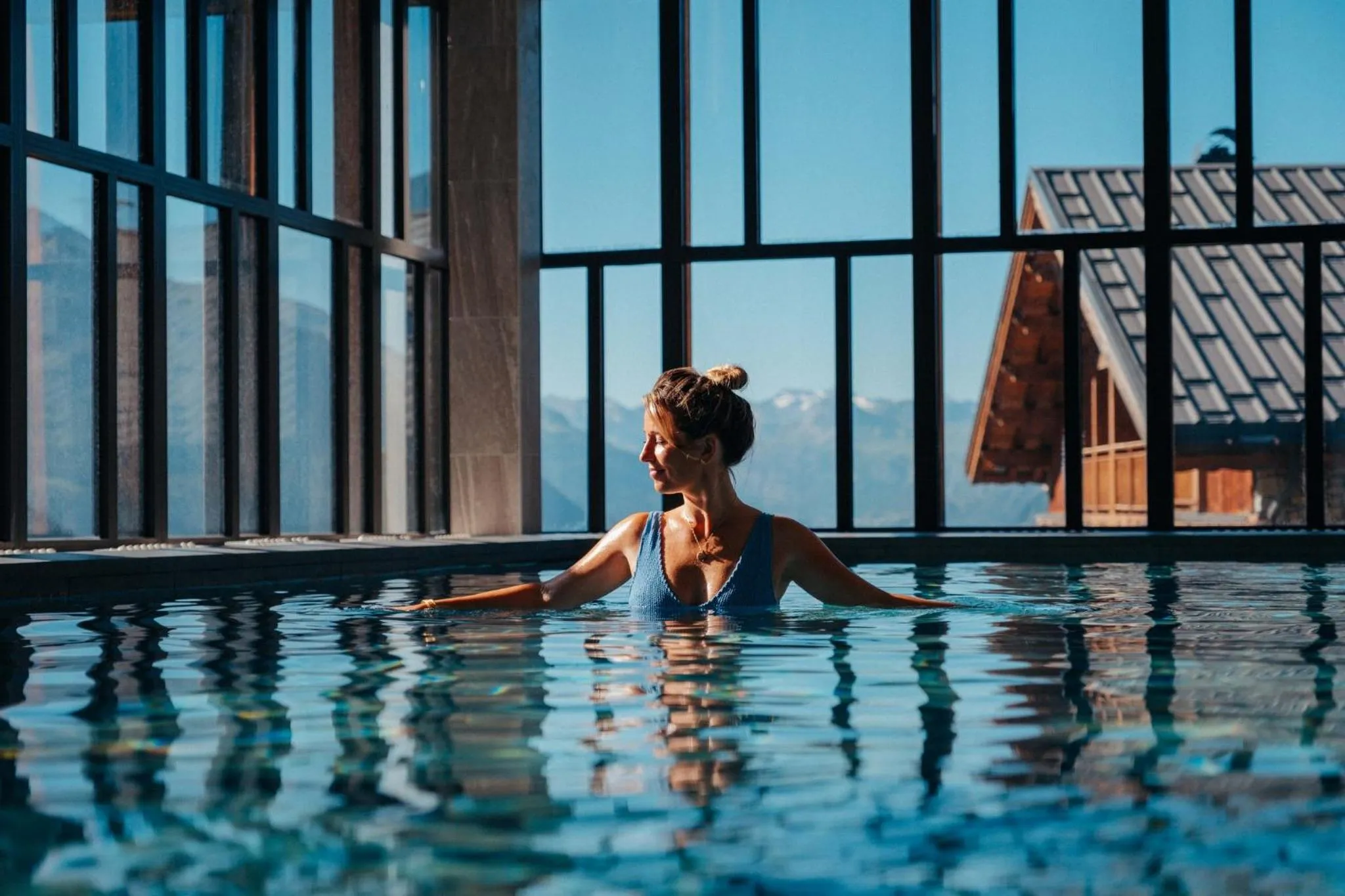 Swimming pool in Hôtel Alparena & Spa - 4 étoiles