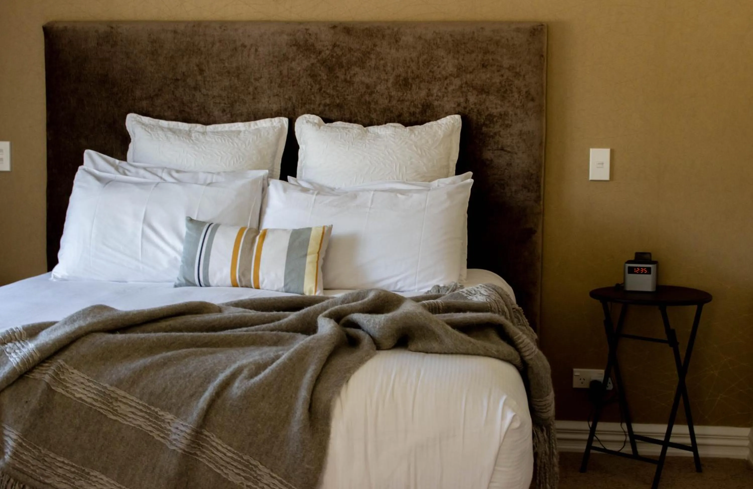 Bedroom, Bed in Queenstown Country Lodge