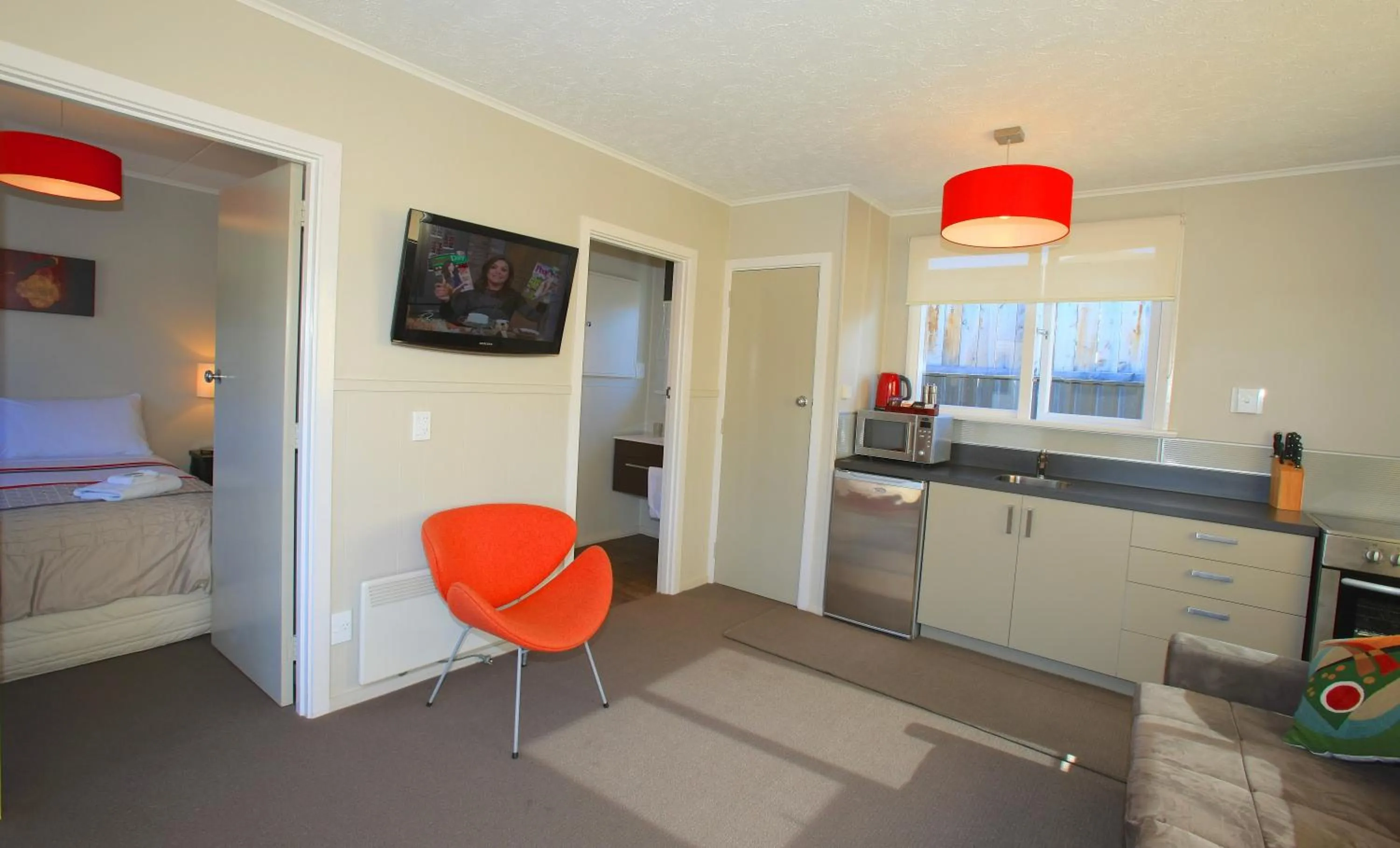 Kitchen or kitchenette in Wanaka View Motel