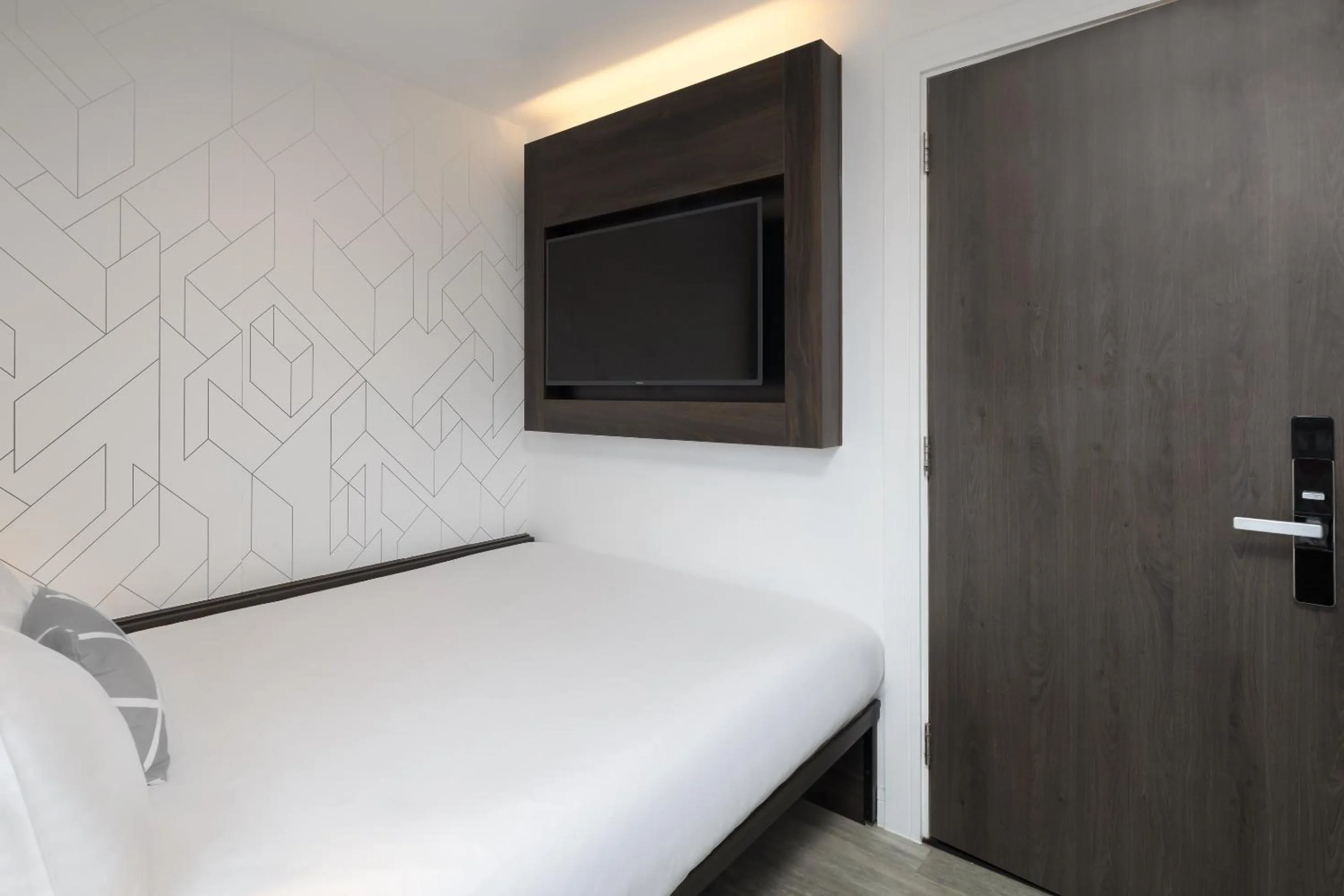 Bedroom, Bed in Four Points Flex by Sheraton London Shoreditch East