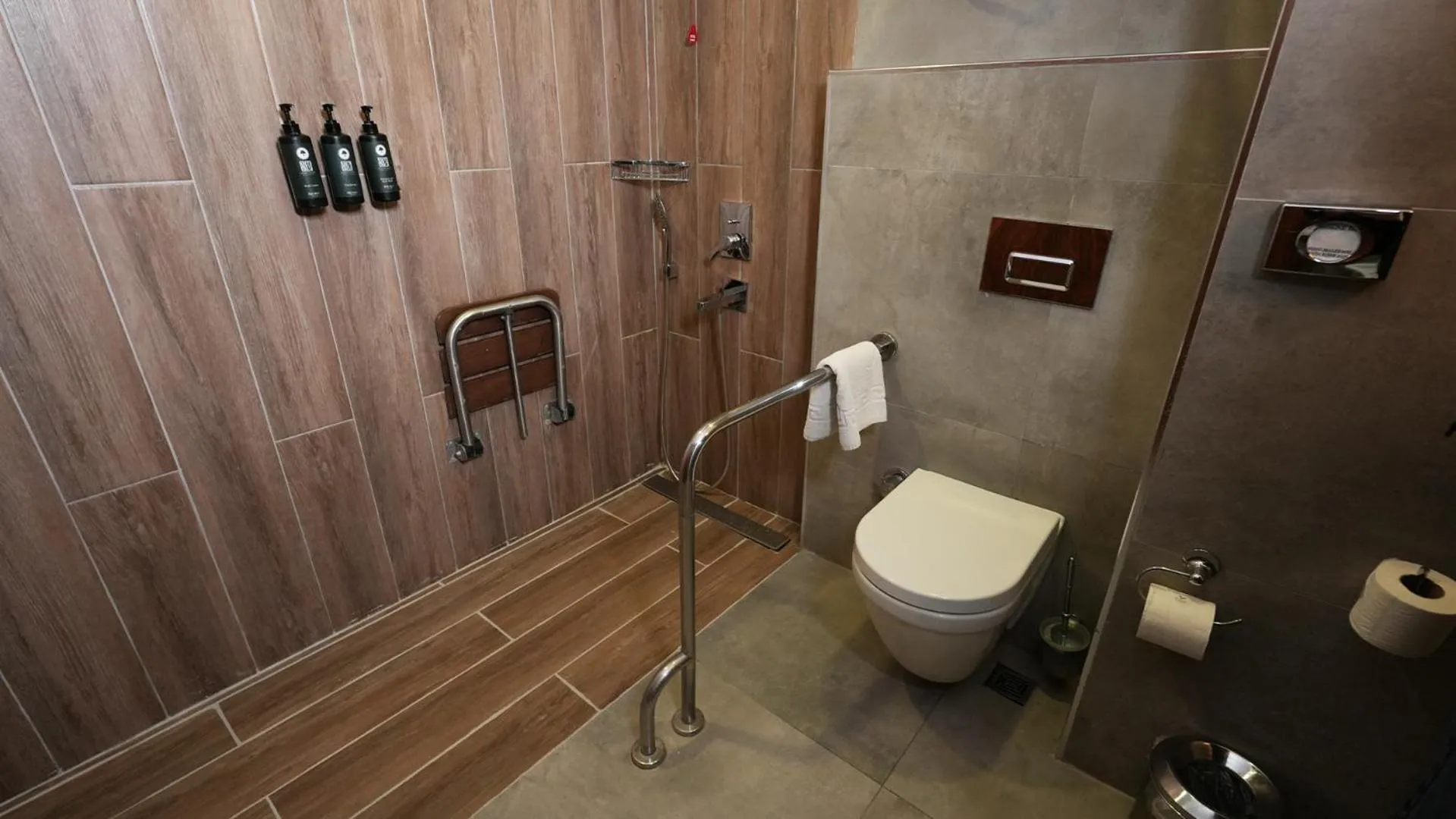 Shower in Hilas Thermal Resort Spa & Aquapark