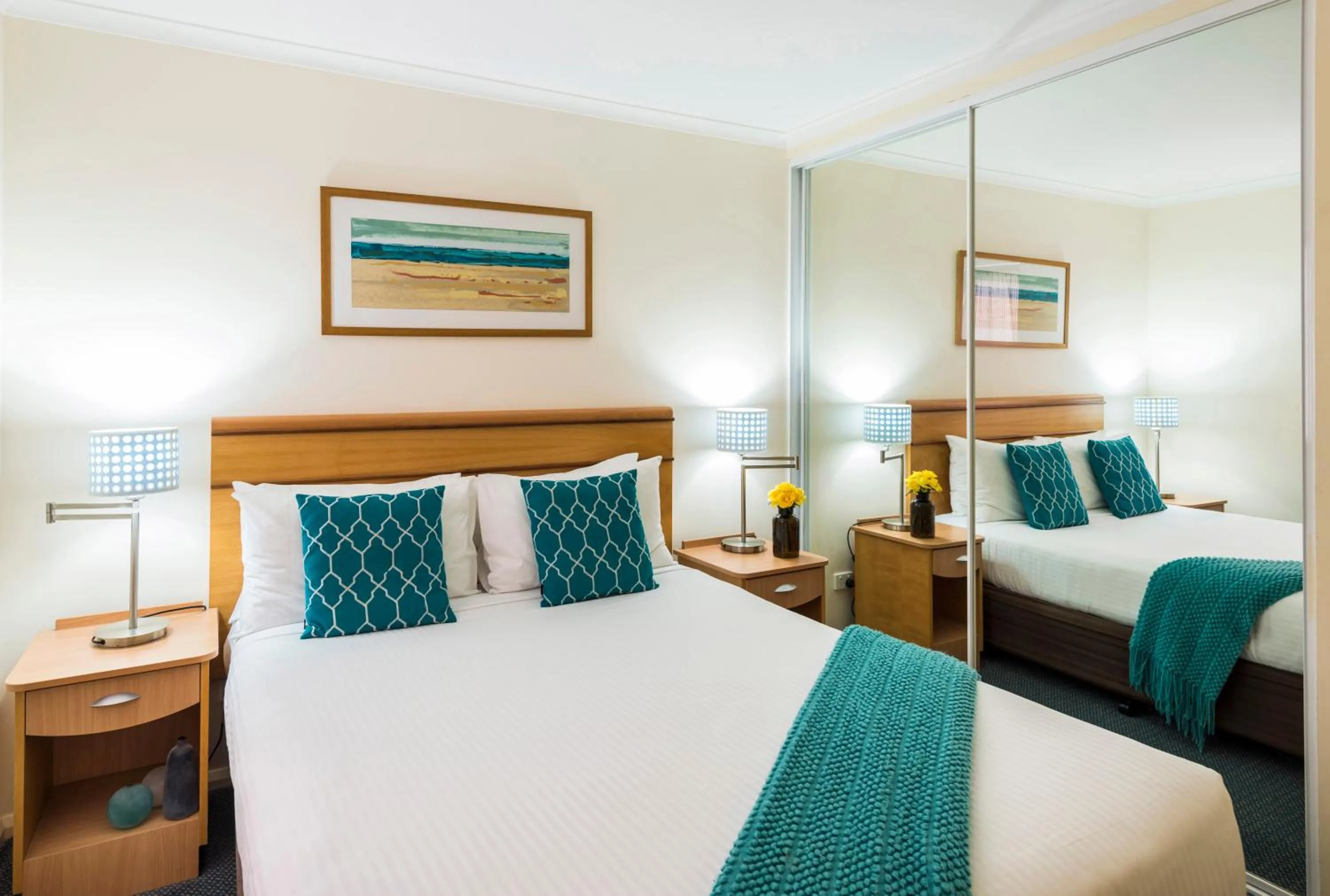 Bedroom, Bed in Oaks The Entrance Waterfront Suites