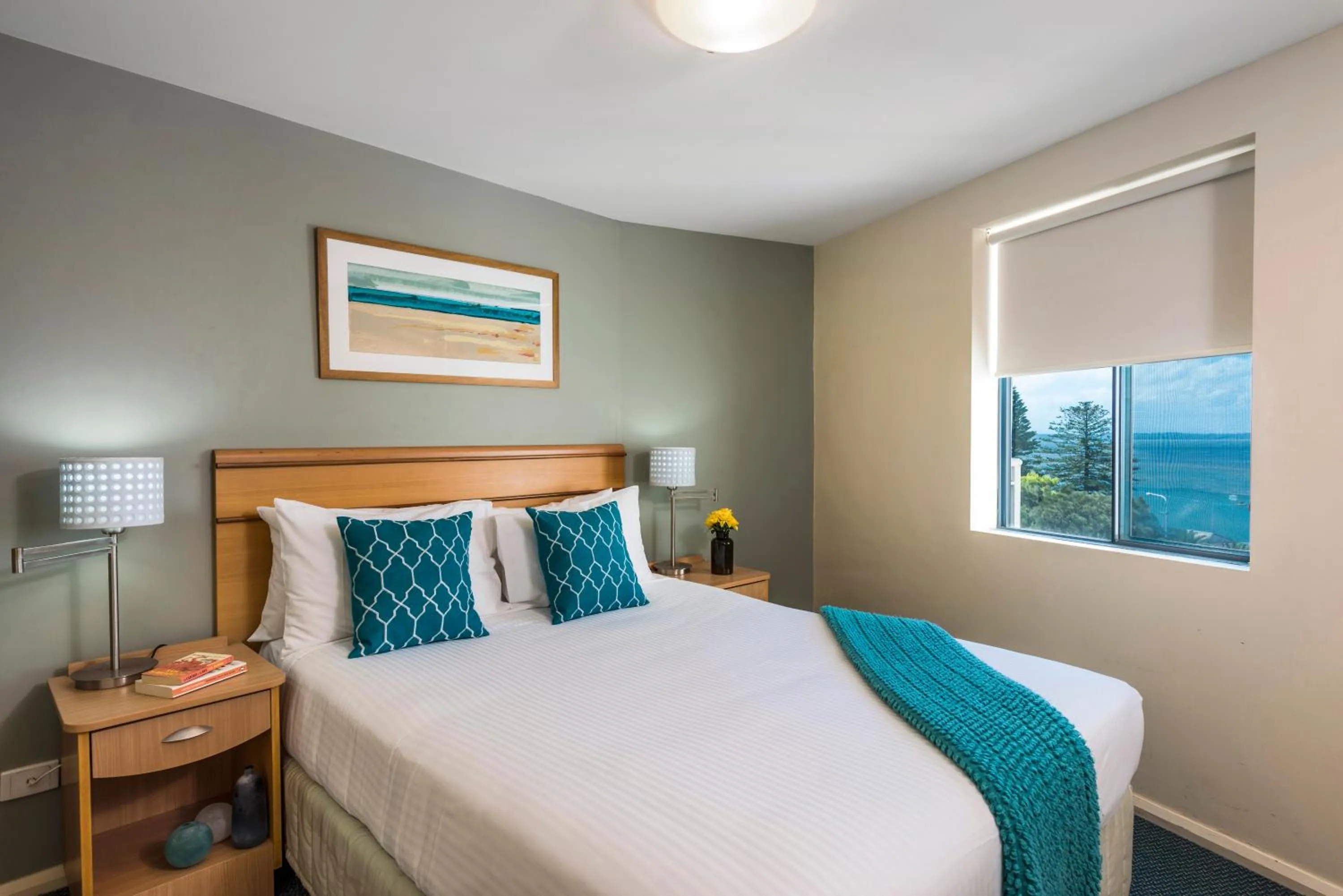 Bedroom, Bed in Oaks The Entrance Waterfront Suites