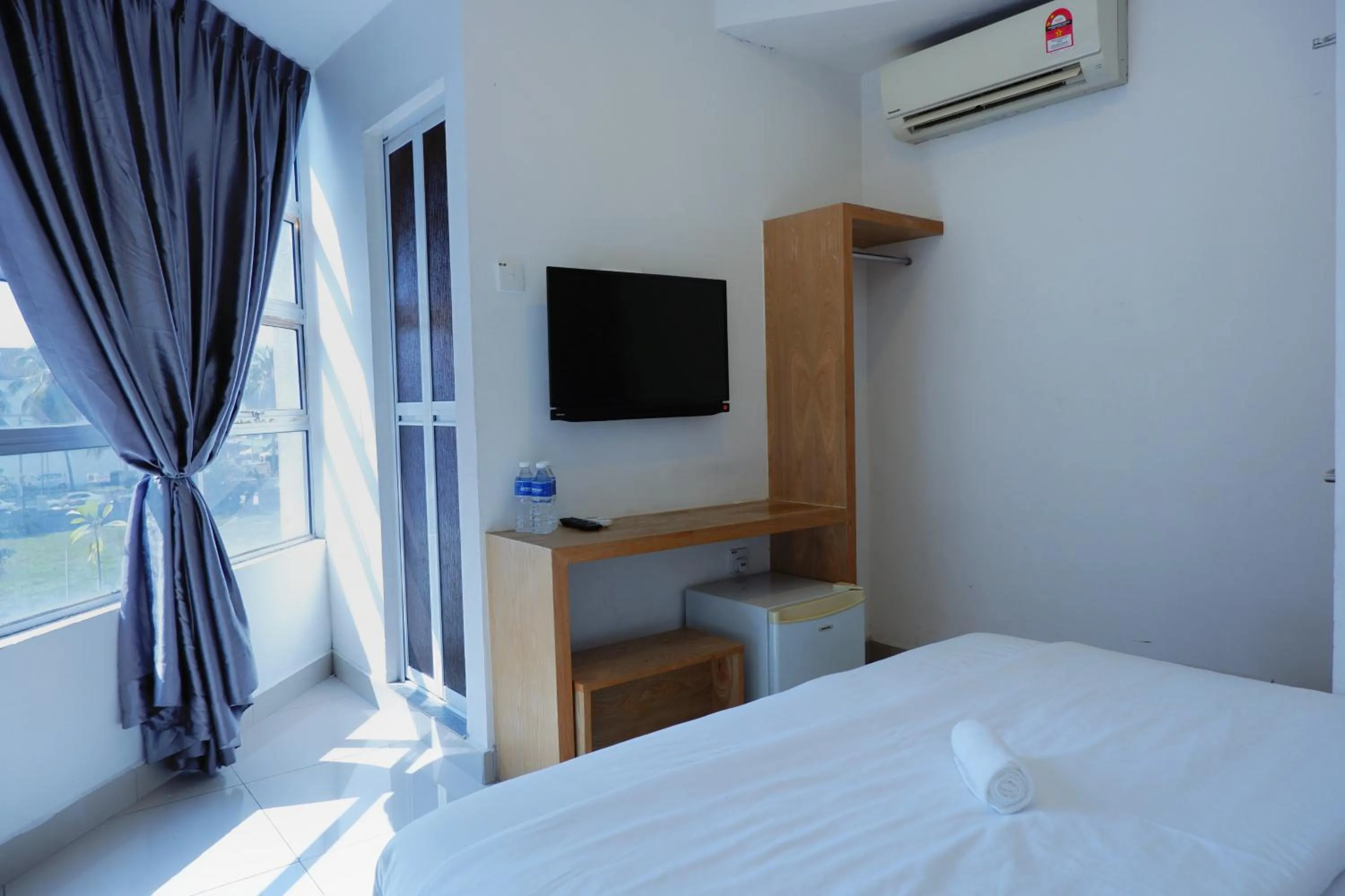 Photo of the whole room, Bed in Iris Hotel