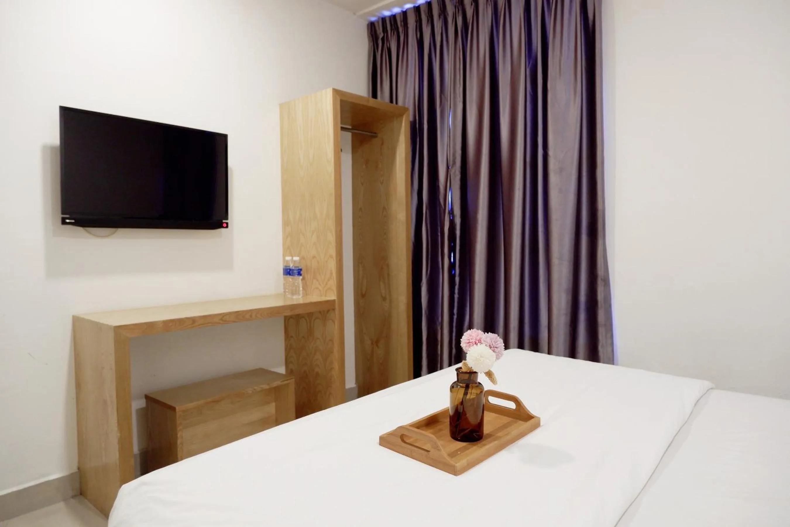 Photo of the whole room, Bed in Iris Hotel