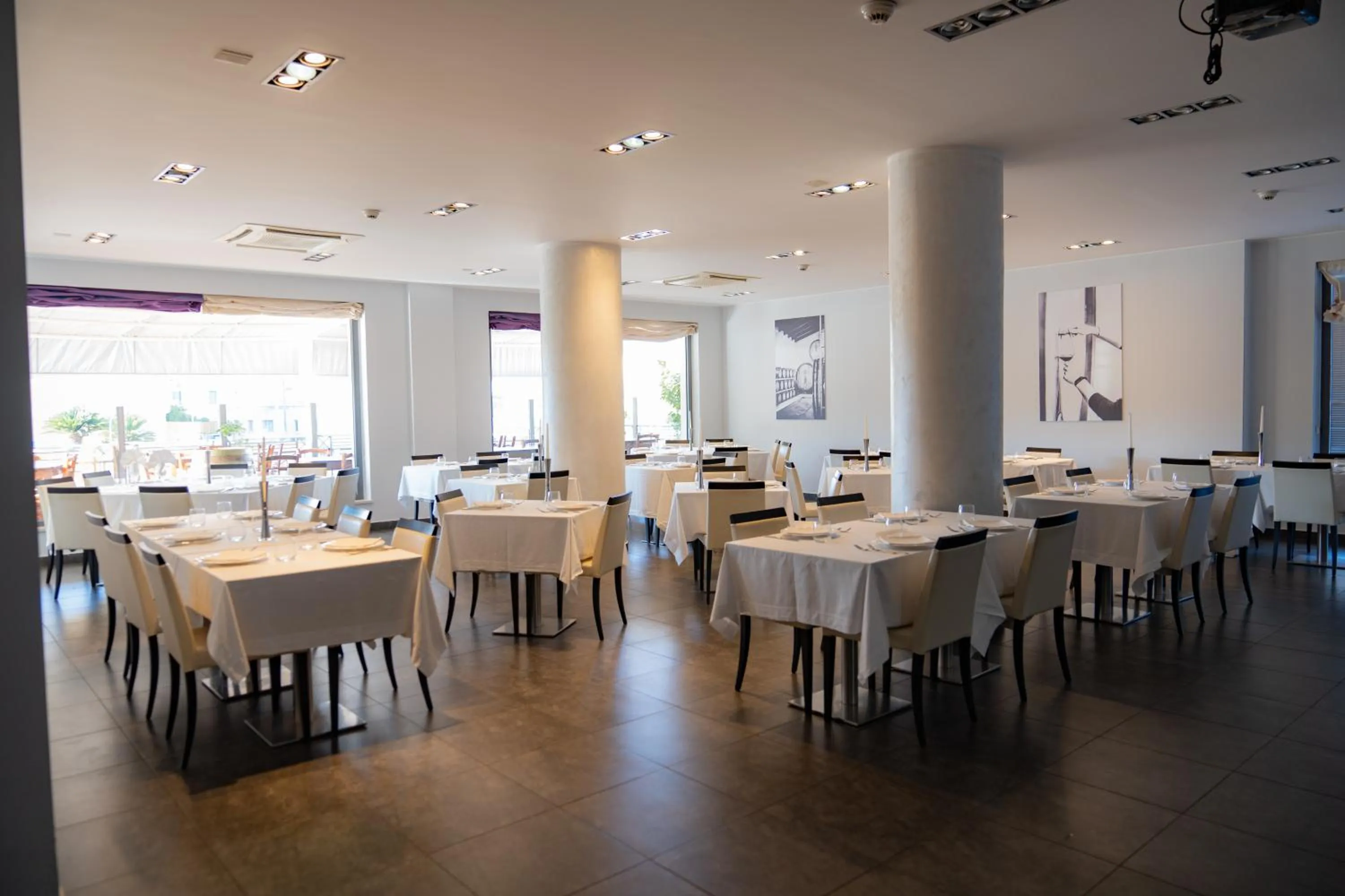 Restaurant/places to eat in Hotel Napoleon