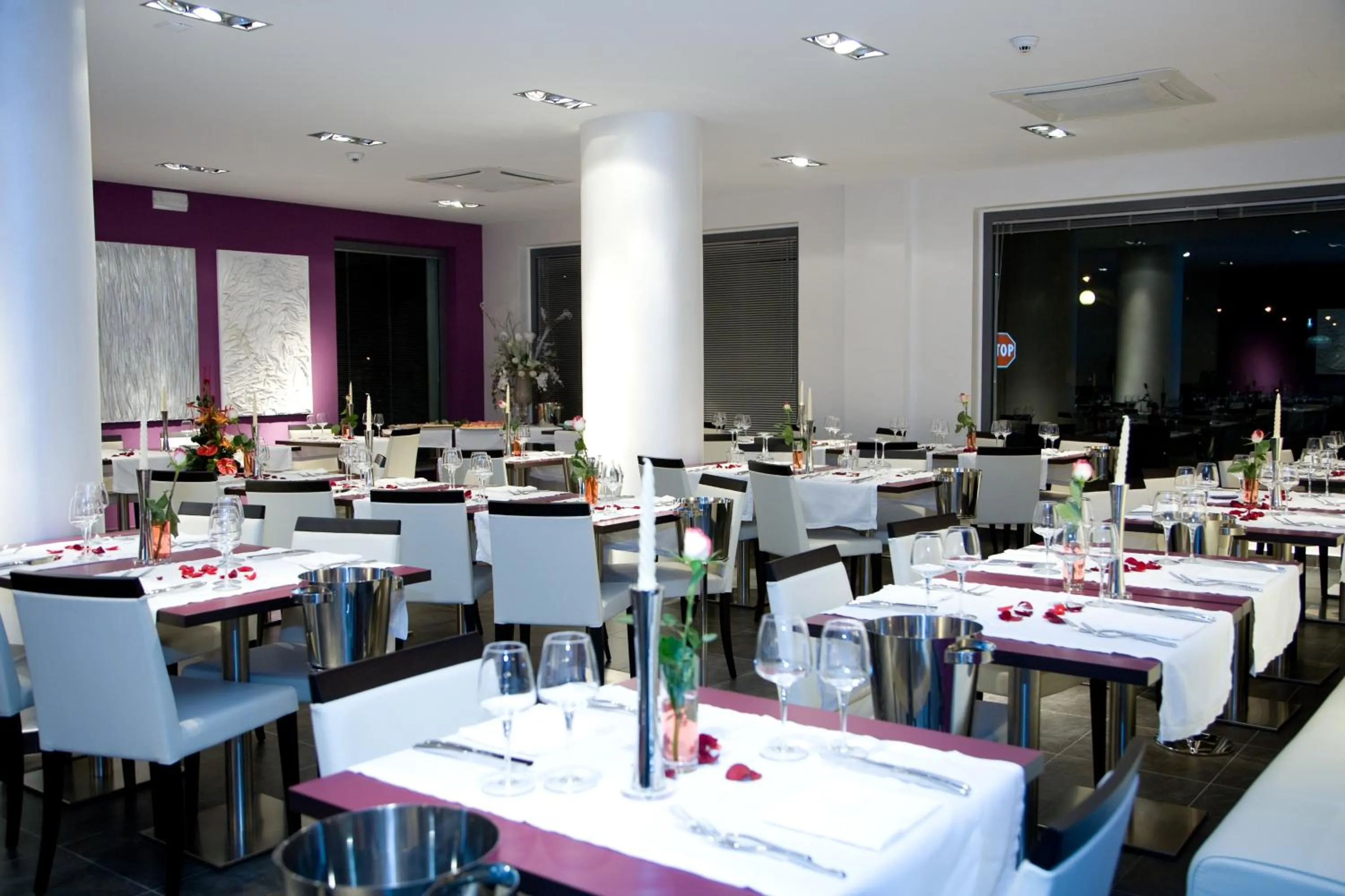 Restaurant/places to eat in Hotel Napoleon