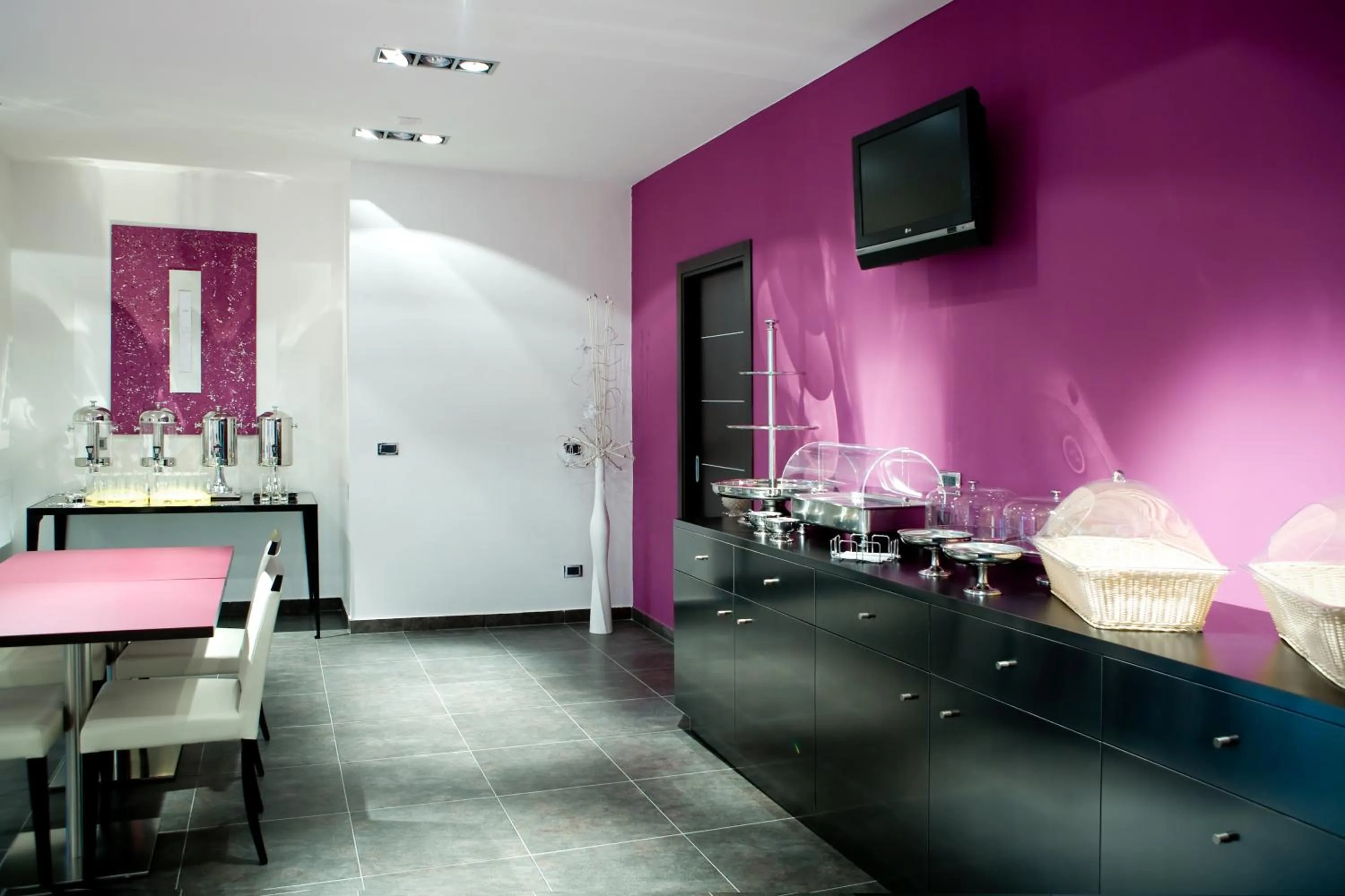 Restaurant/places to eat in Hotel Napoleon