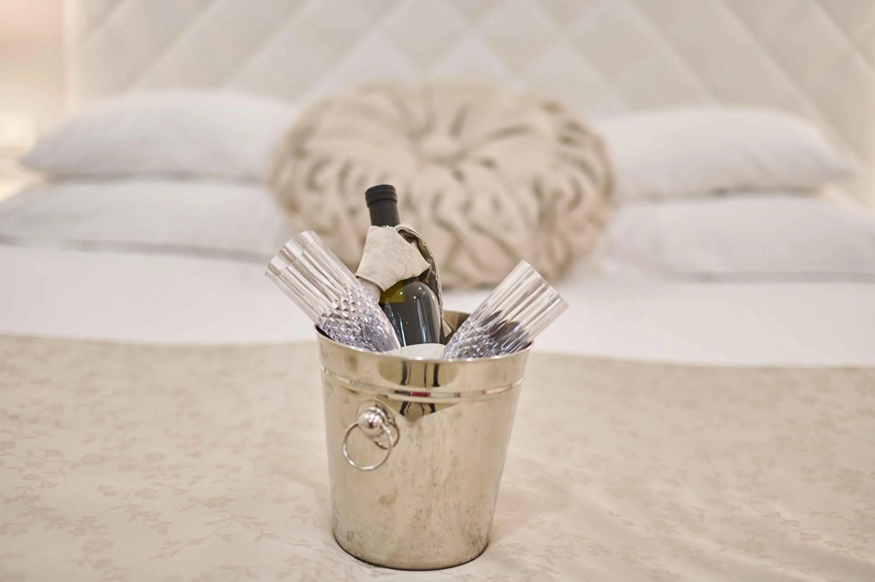 Alcoholic drinks in Best location Rooms