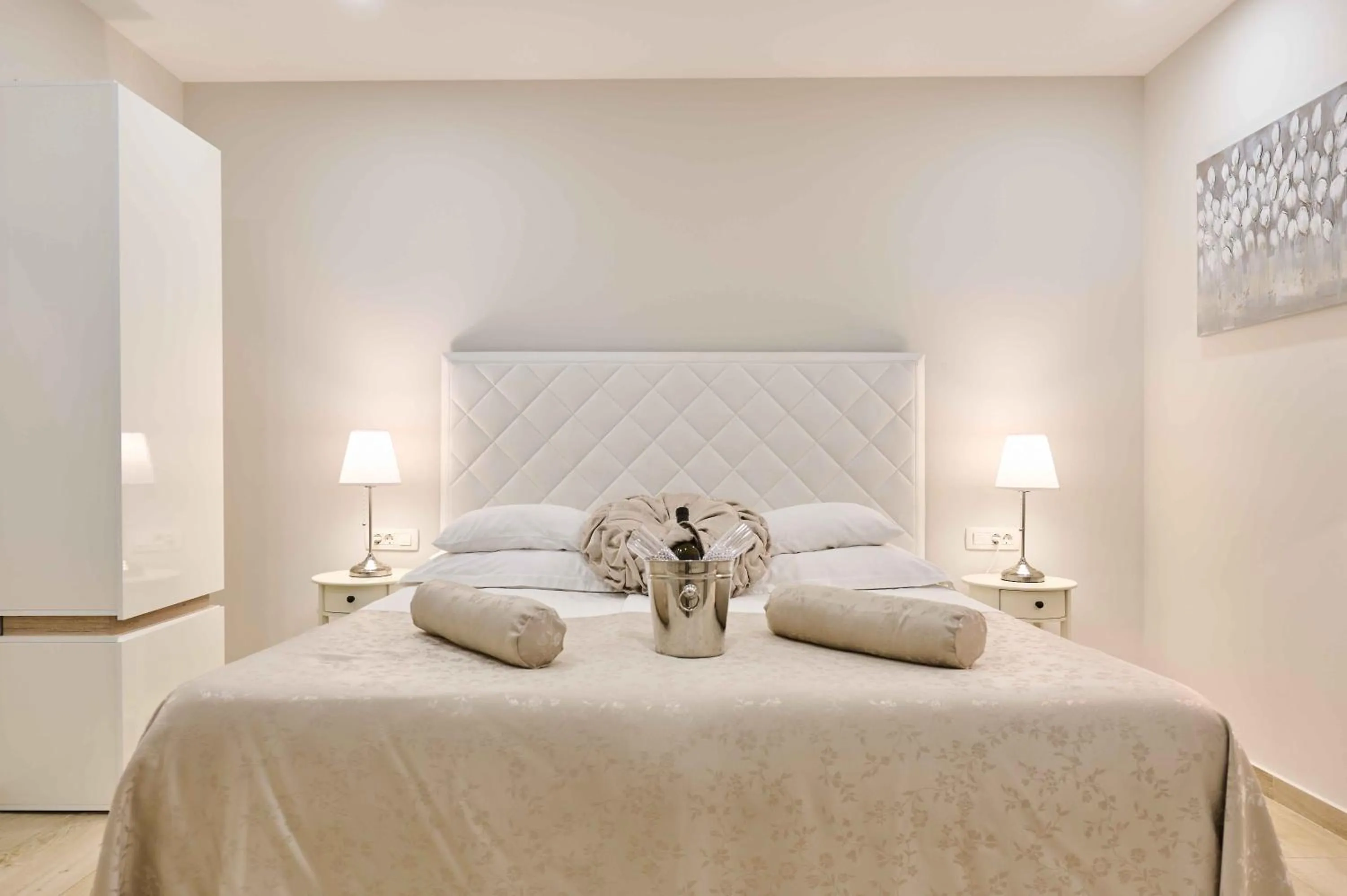 Photo of the whole room, Bed in Best location Rooms