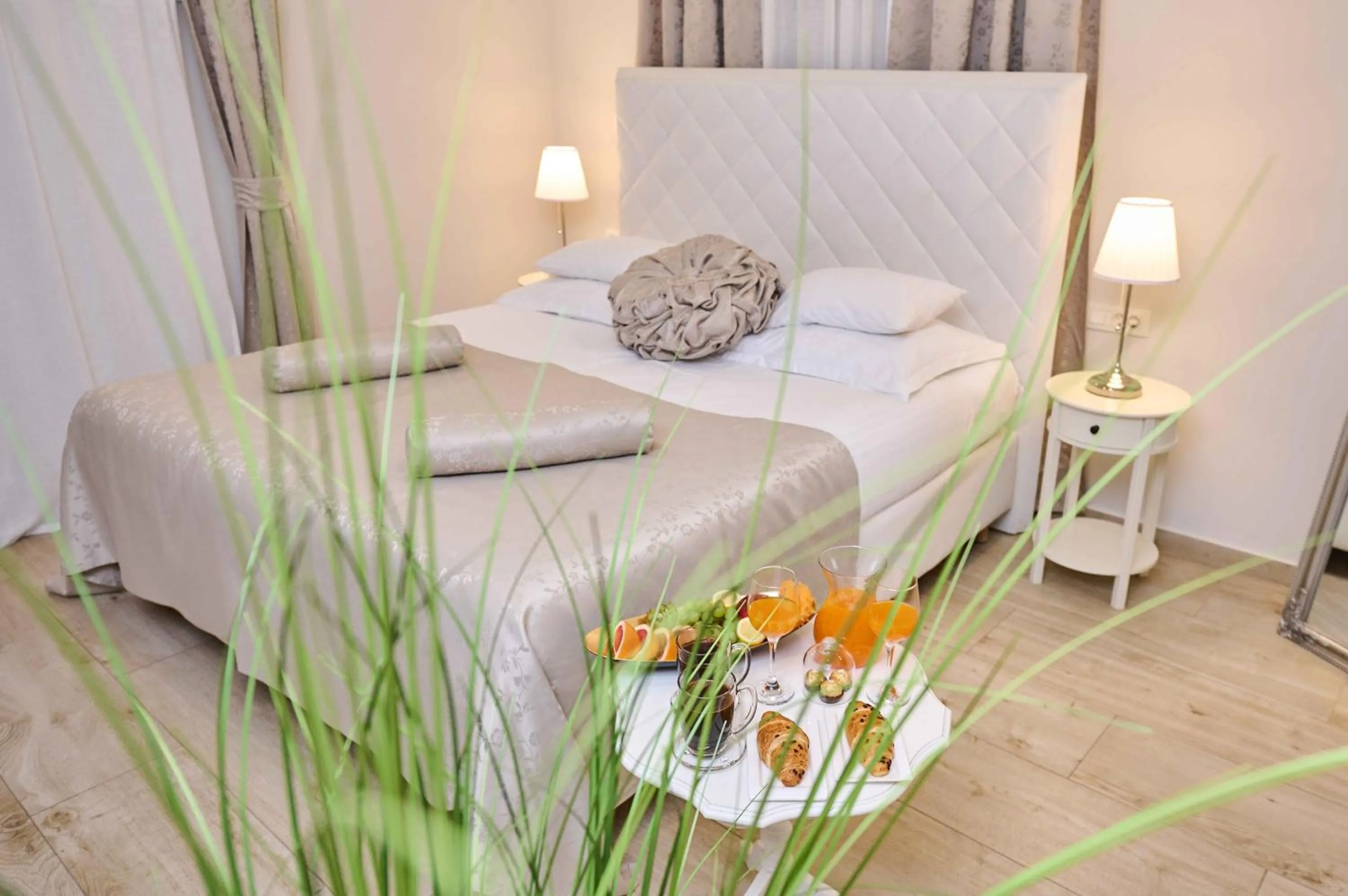 Food and drinks, Bed in Best location Rooms