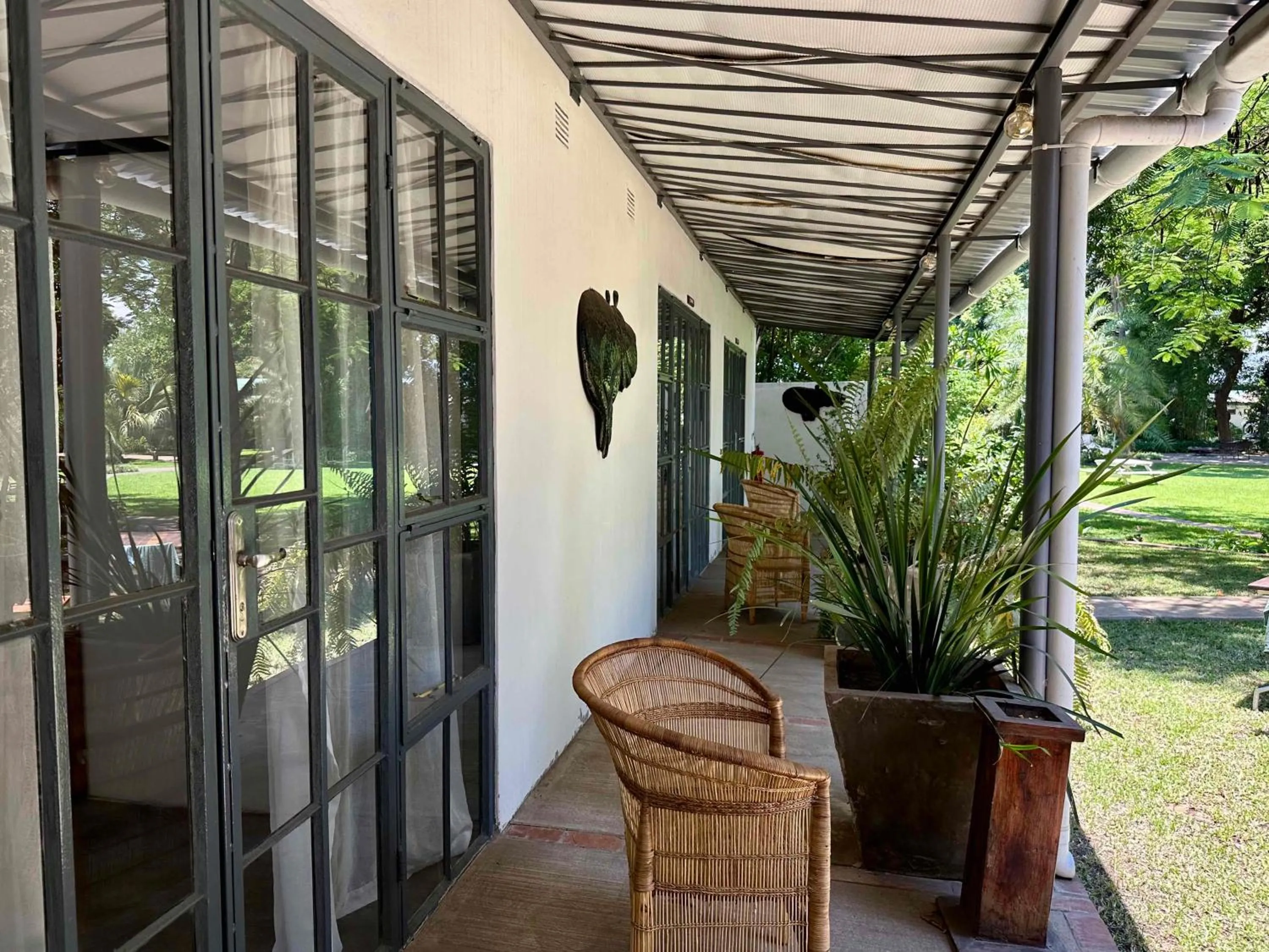 Garden in Fawlty Towers Accommodation & Activities