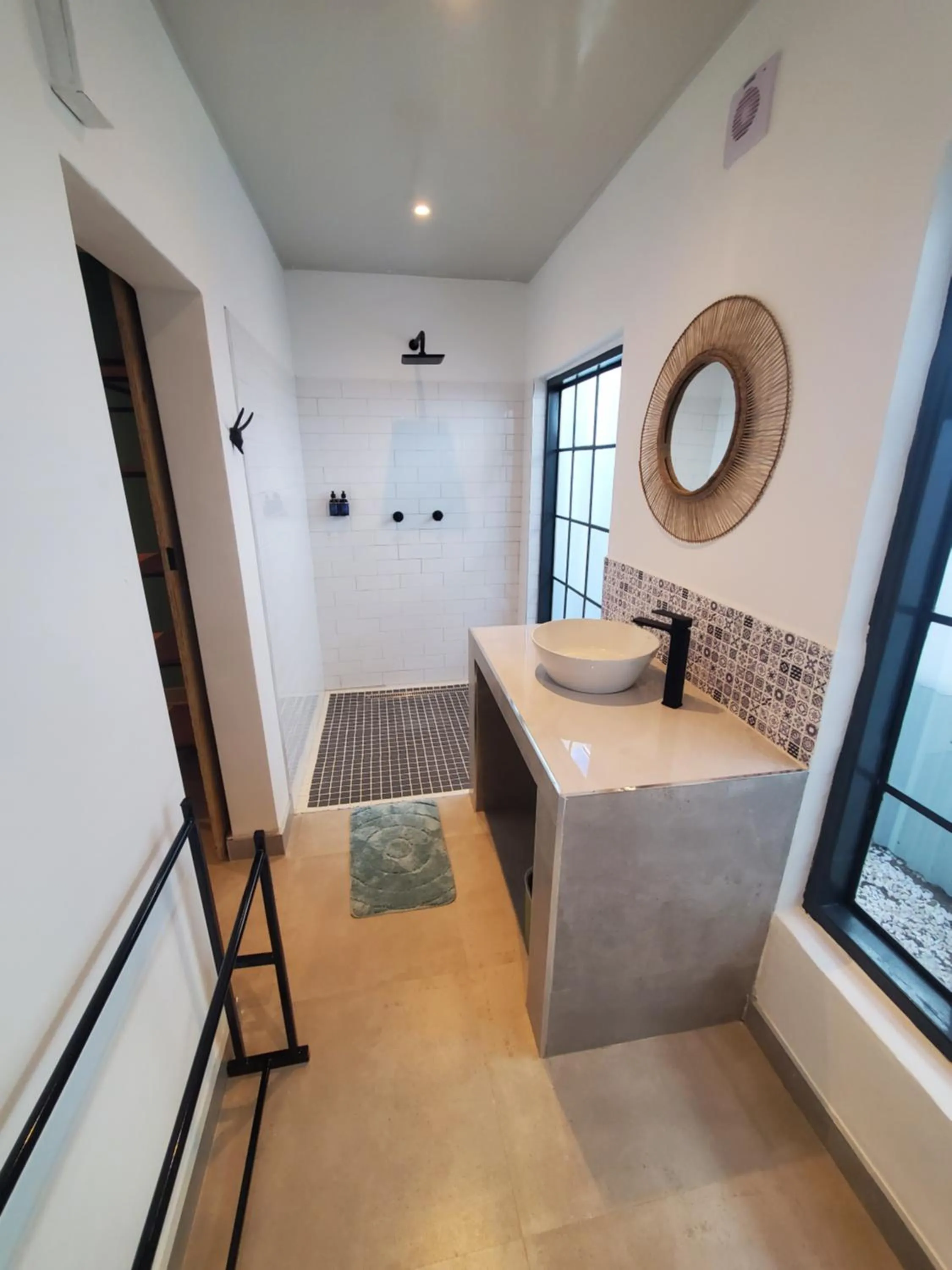 Shower in Fawlty Towers Accommodation & Activities