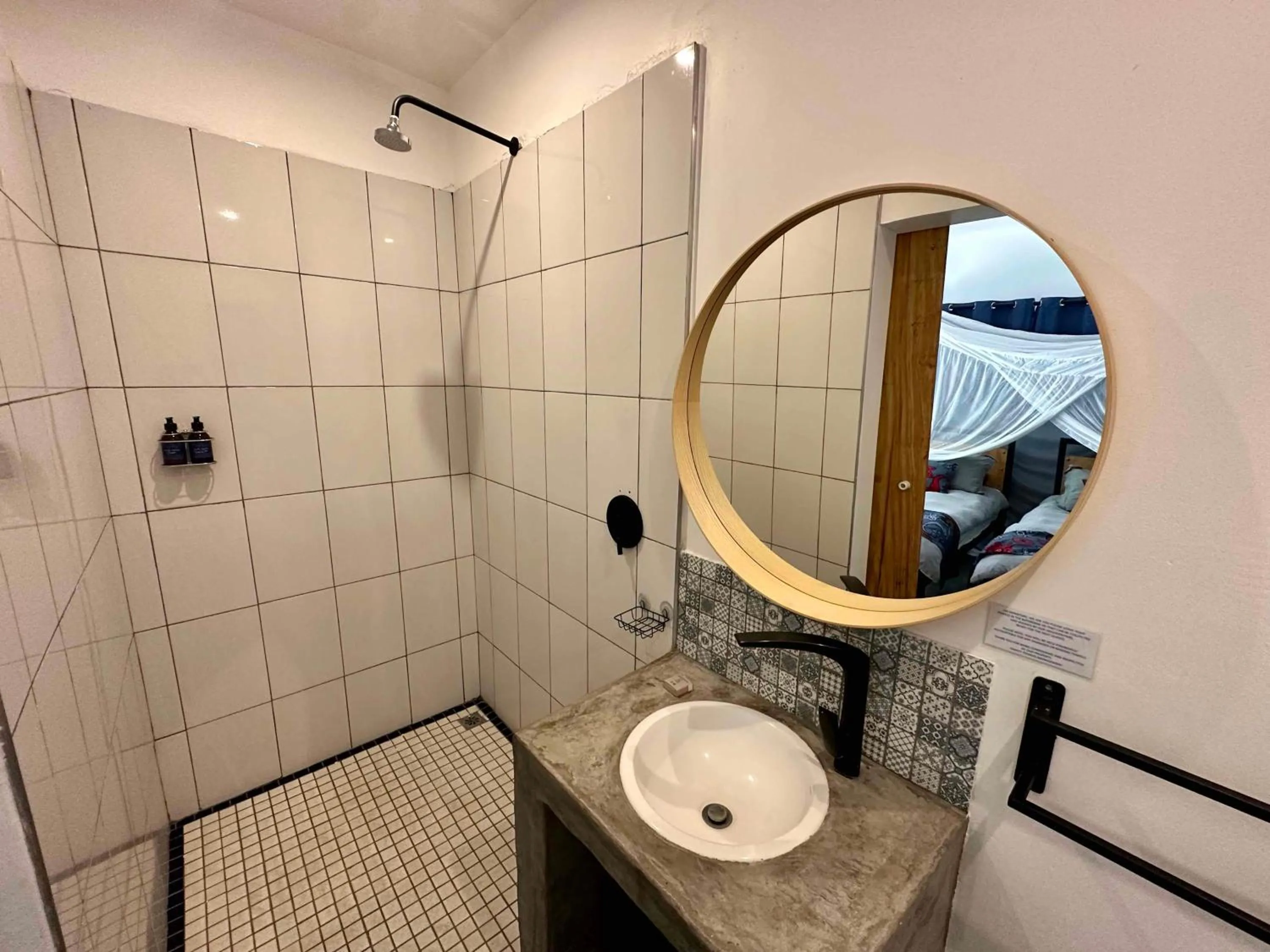 Shower in Fawlty Towers Accommodation & Activities