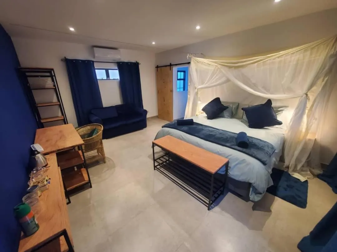 Bedroom, Bed in Fawlty Towers Accommodation & Activities