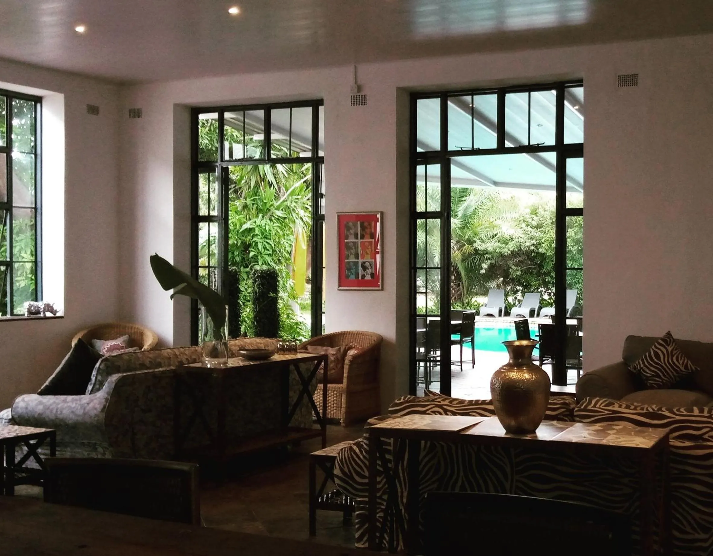 Communal lounge/ TV room in Fawlty Towers Accommodation & Activities