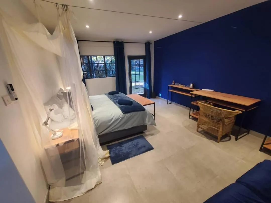 Bedroom, Bed in Fawlty Towers Accommodation & Activities