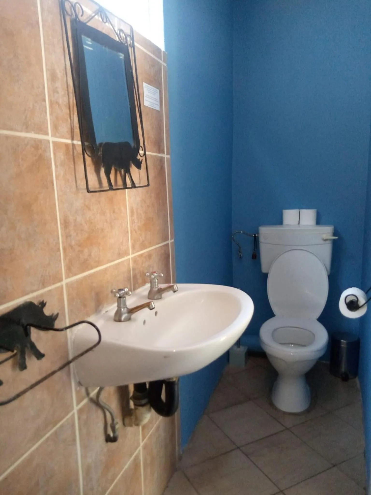 Toilet in Fawlty Towers Accommodation & Activities
