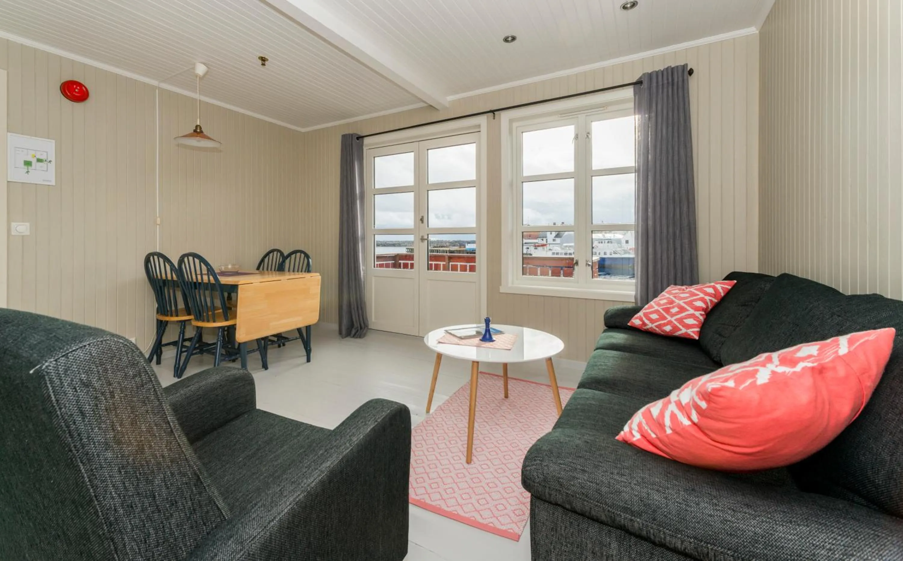 Living room in Tyskhella Rorbuer