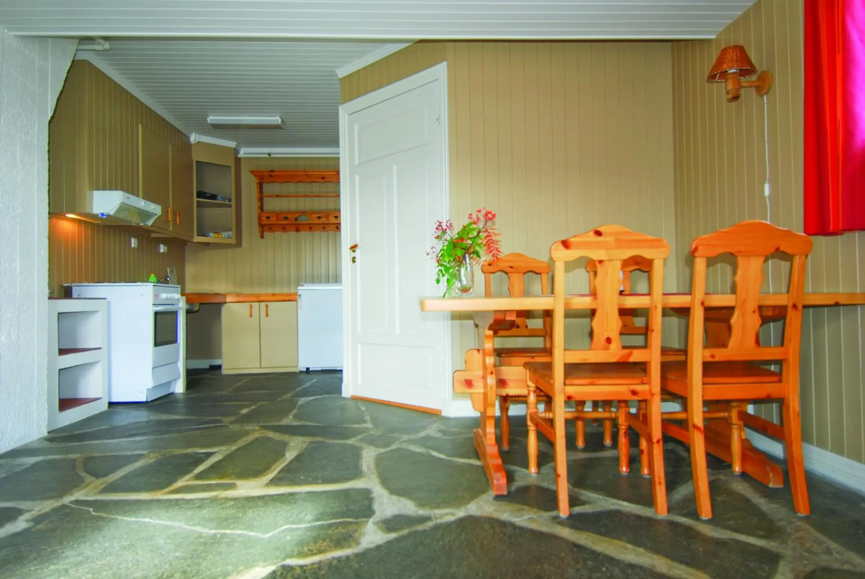 Three-Bedroom Apartment in Tyskhella Rorbuer Three-Bedroom Apartment in Tyskhella Rorbuer