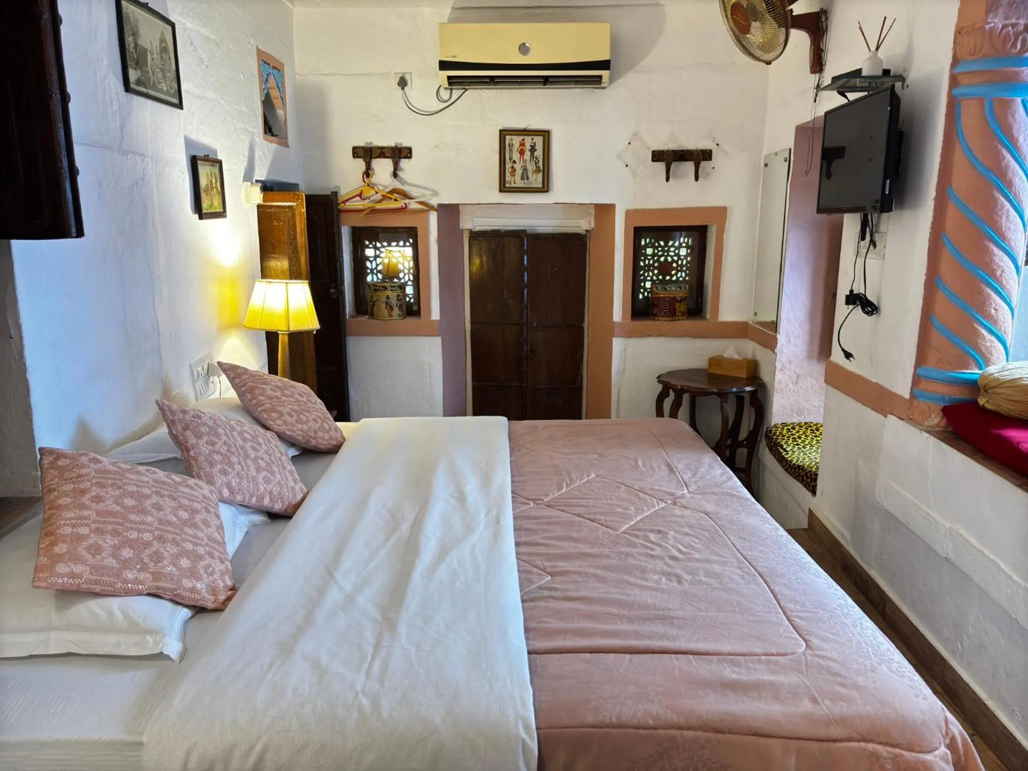 Bed in Shahi Guest House