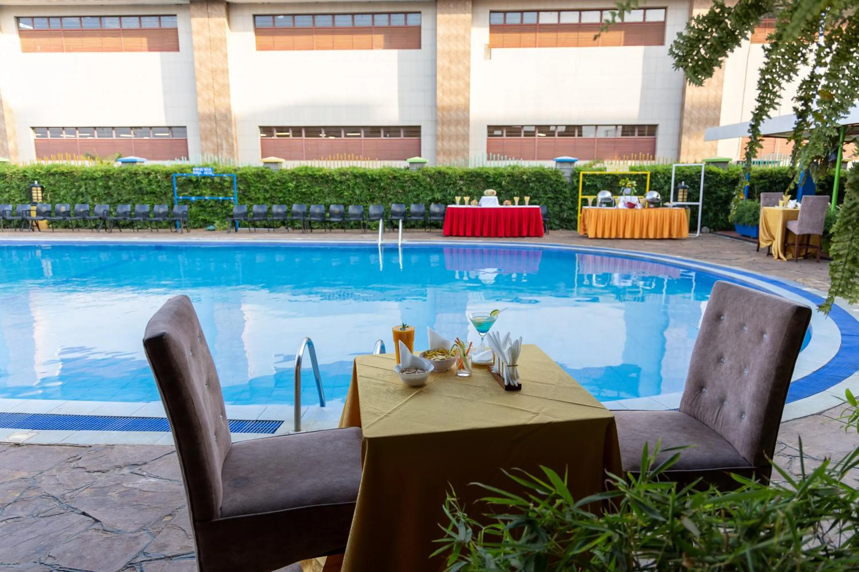 Swimming pool in Maxland Hotel