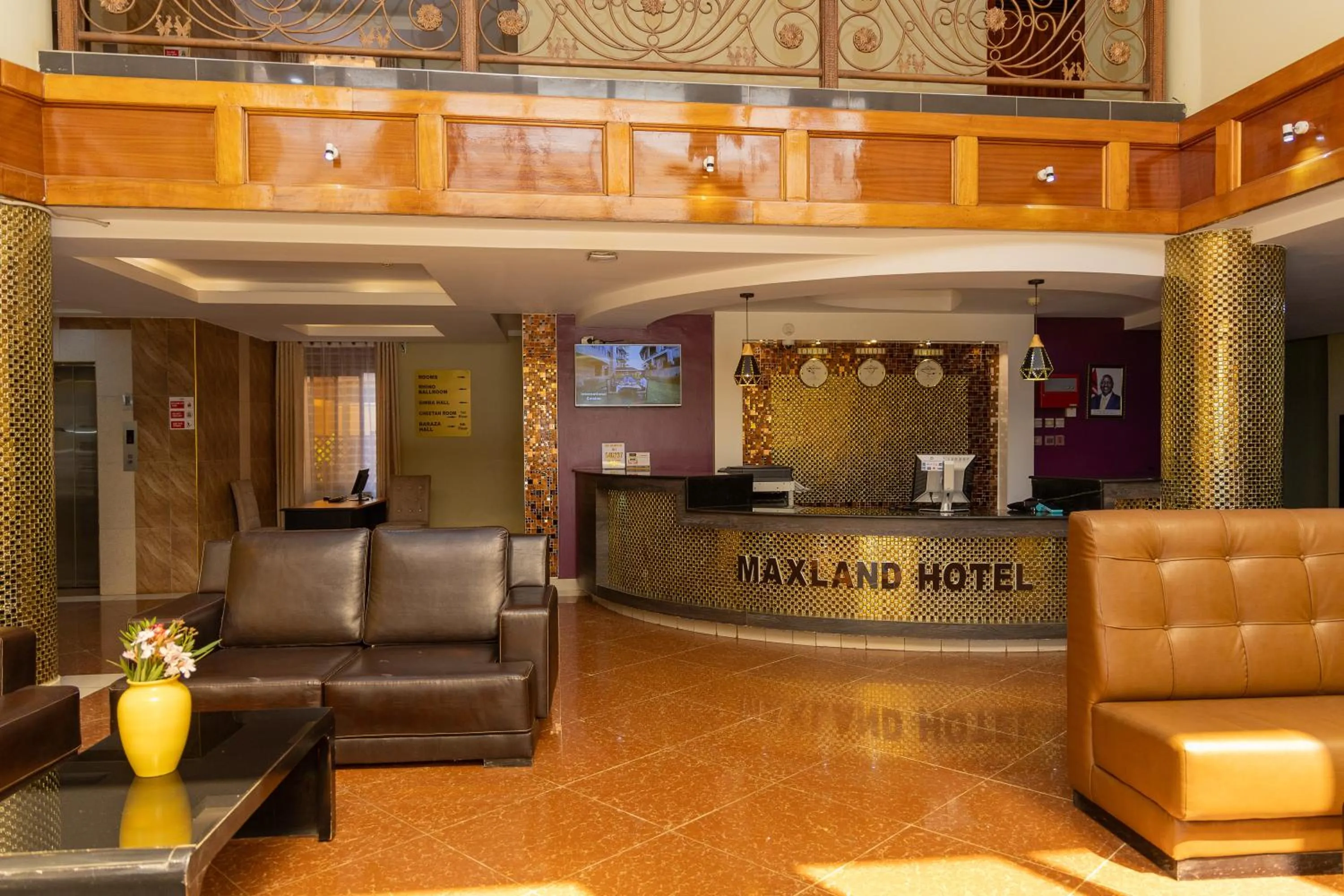 Lobby or reception in Maxland Hotel