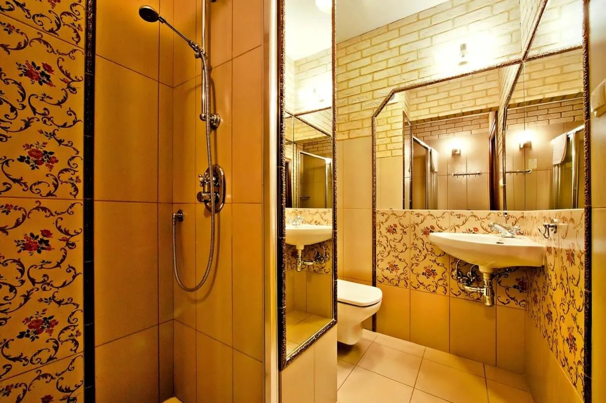 Shower in Hotel Fajkier