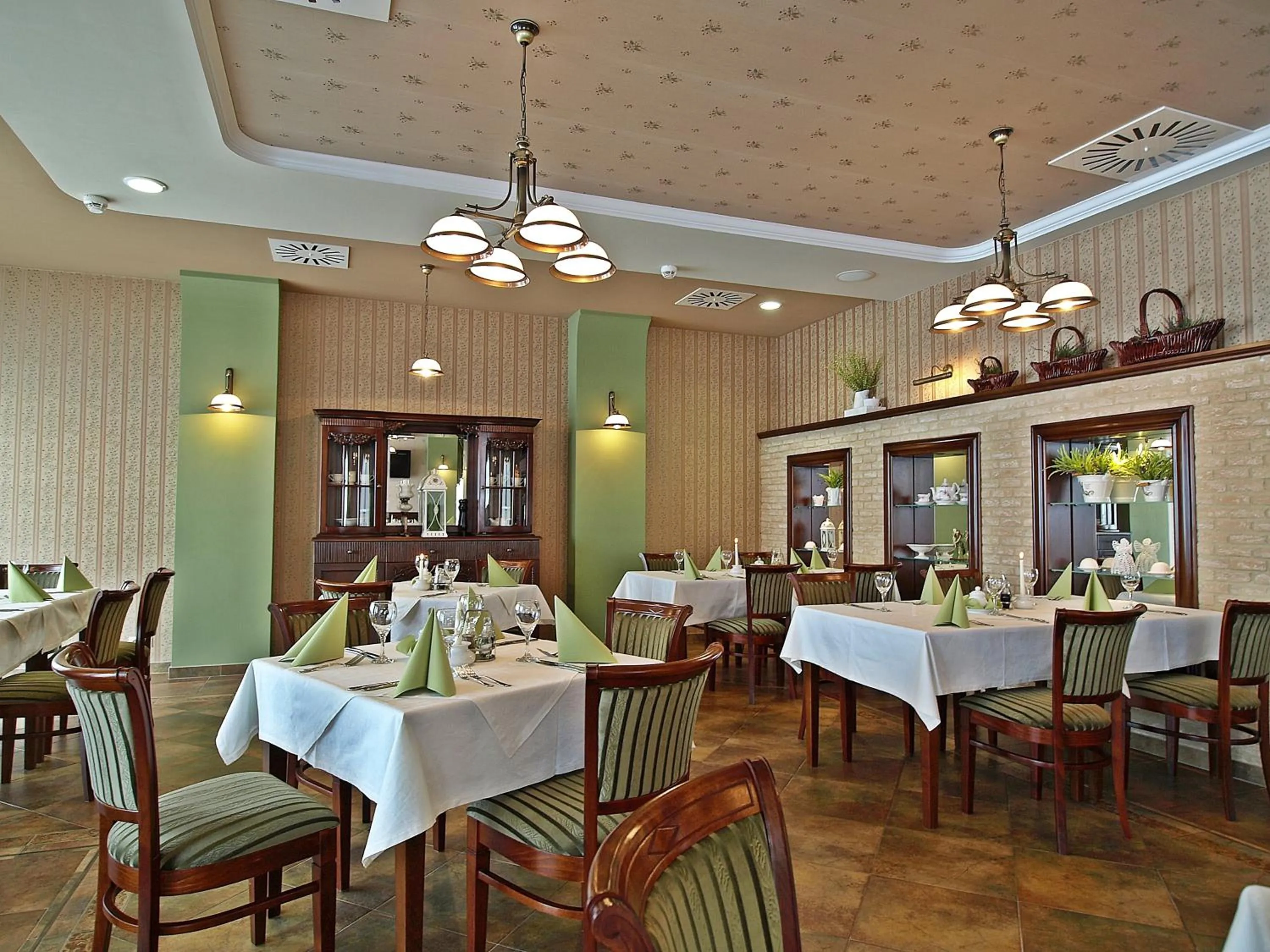 Restaurant/places to eat in Hotel Fajkier