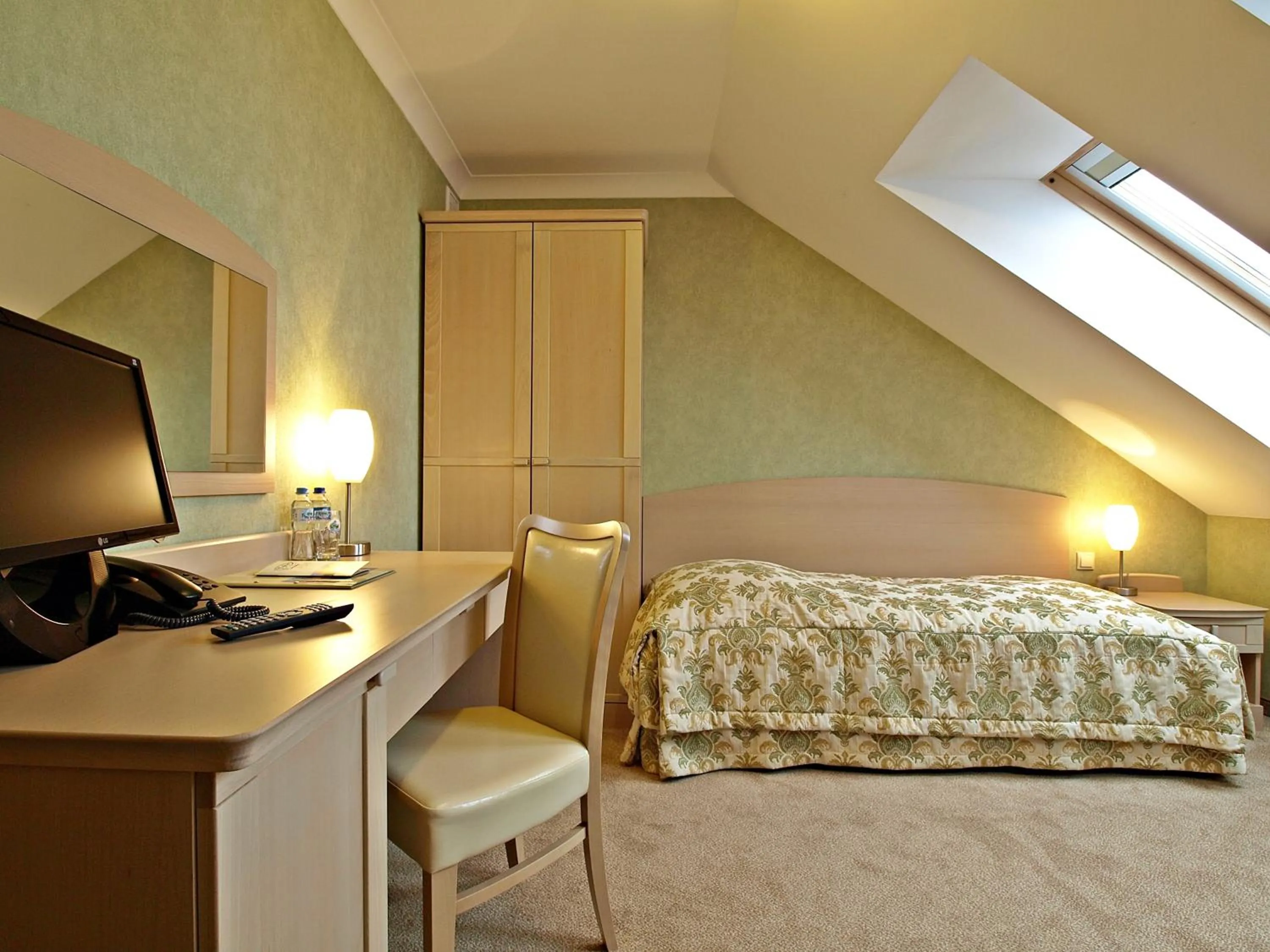 Photo of the whole room in Hotel Fajkier