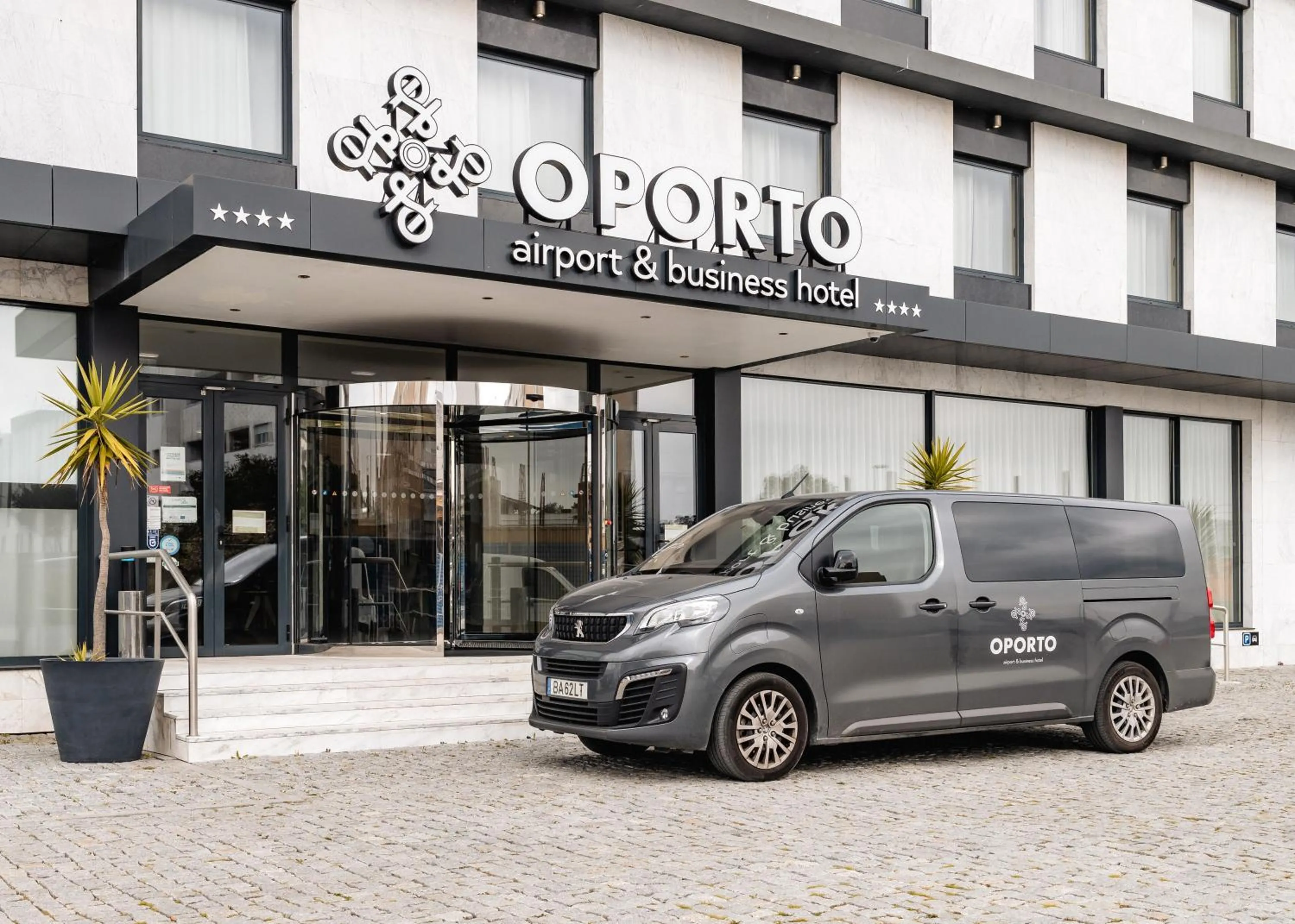 shuttle in Oporto Airport & Business Hotel