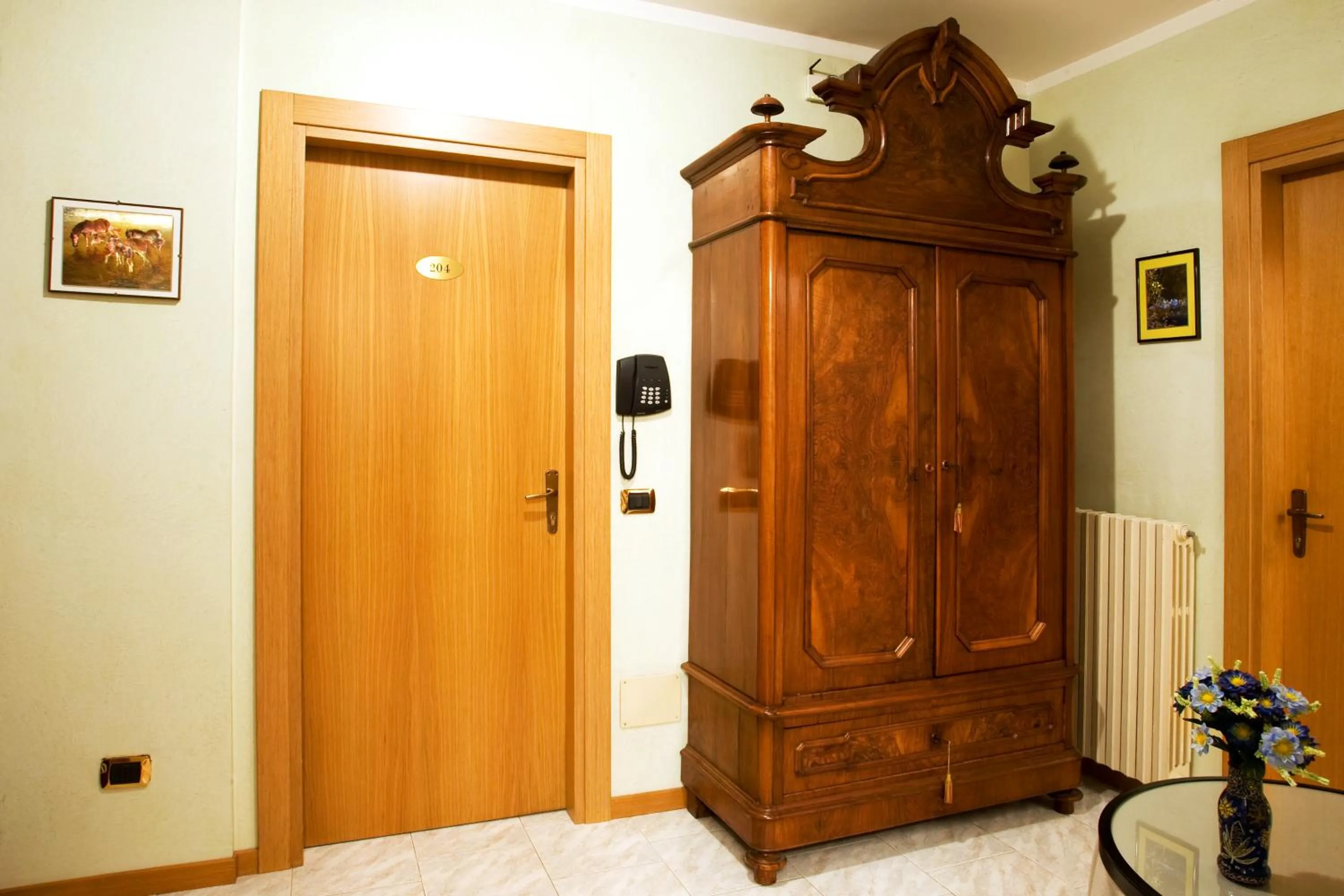 wardrobe in Albergo Ristorante Grigna