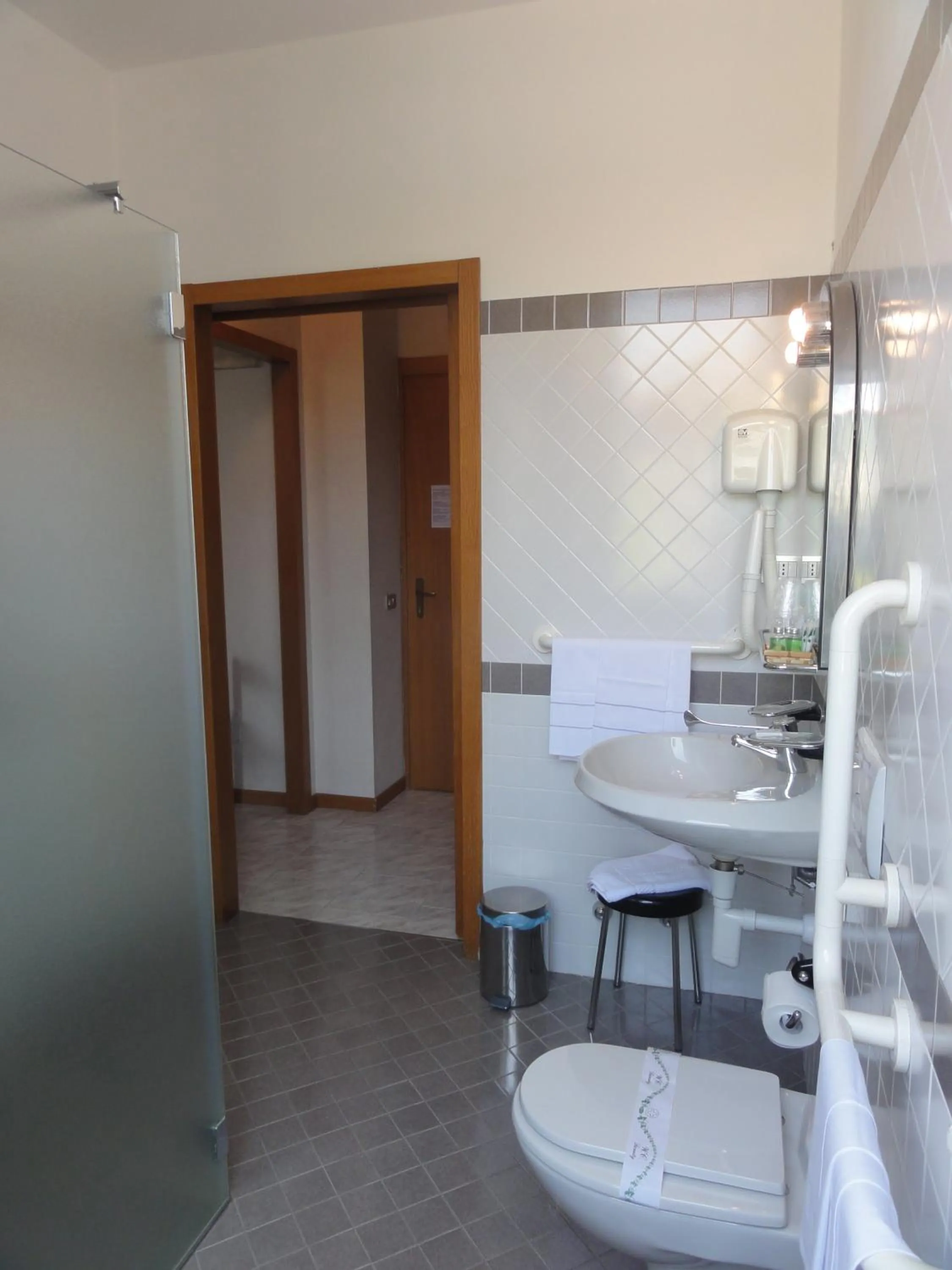 Bathroom in Albergo Ristorante Grigna