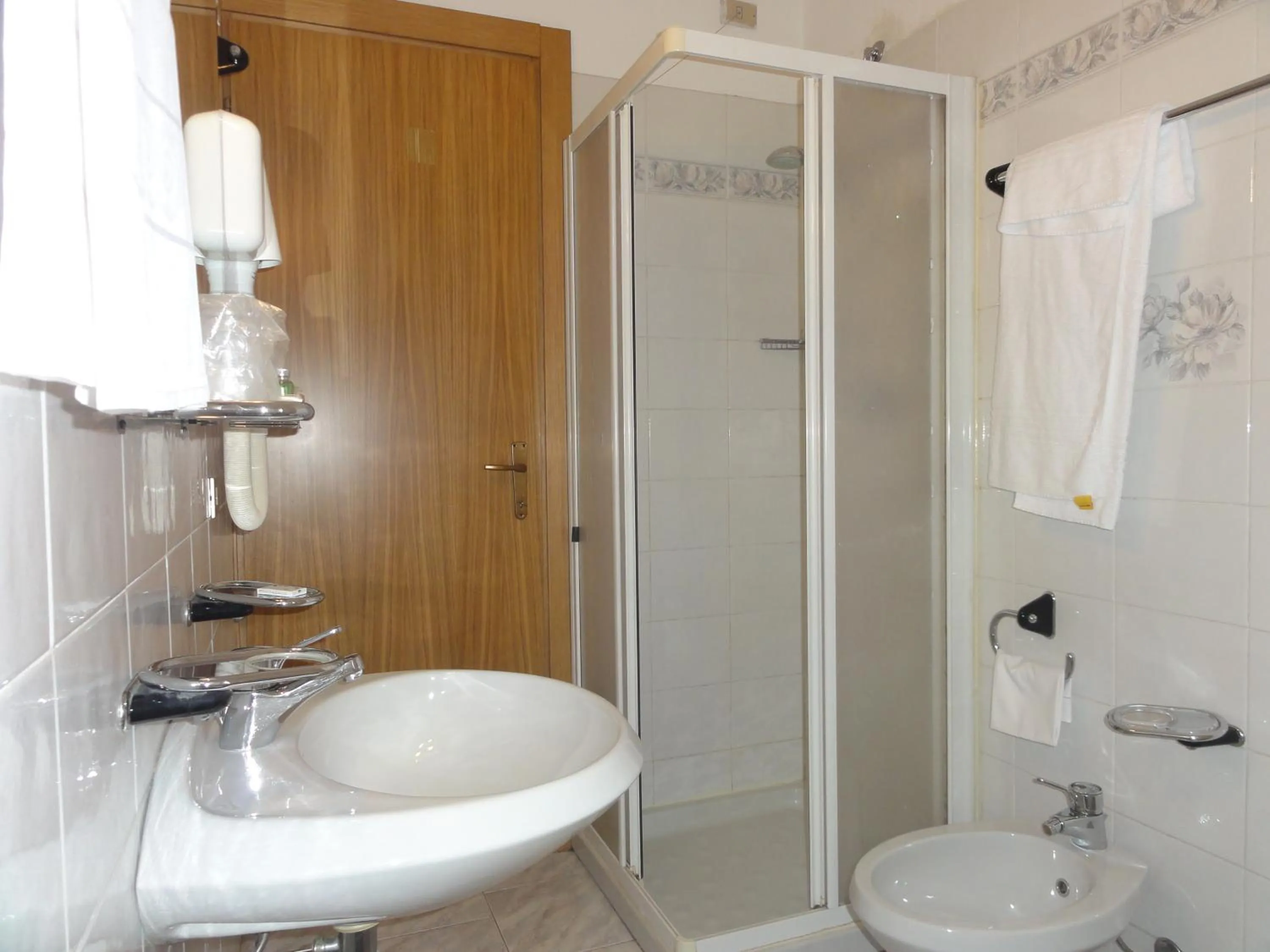 Shower in Albergo Ristorante Grigna