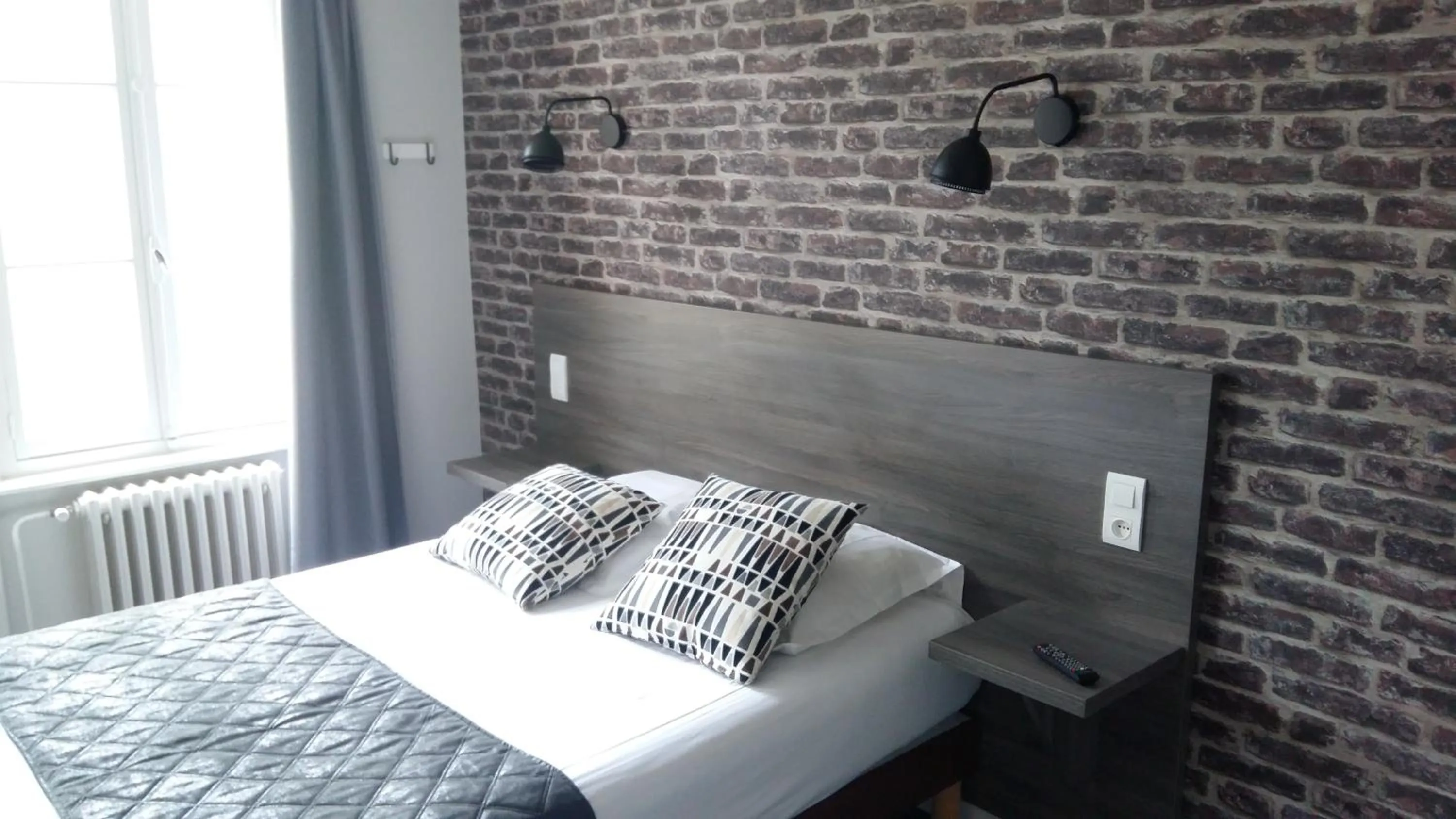 Bedroom, Bed in Logis Hotel & Restaurant Le Carnot