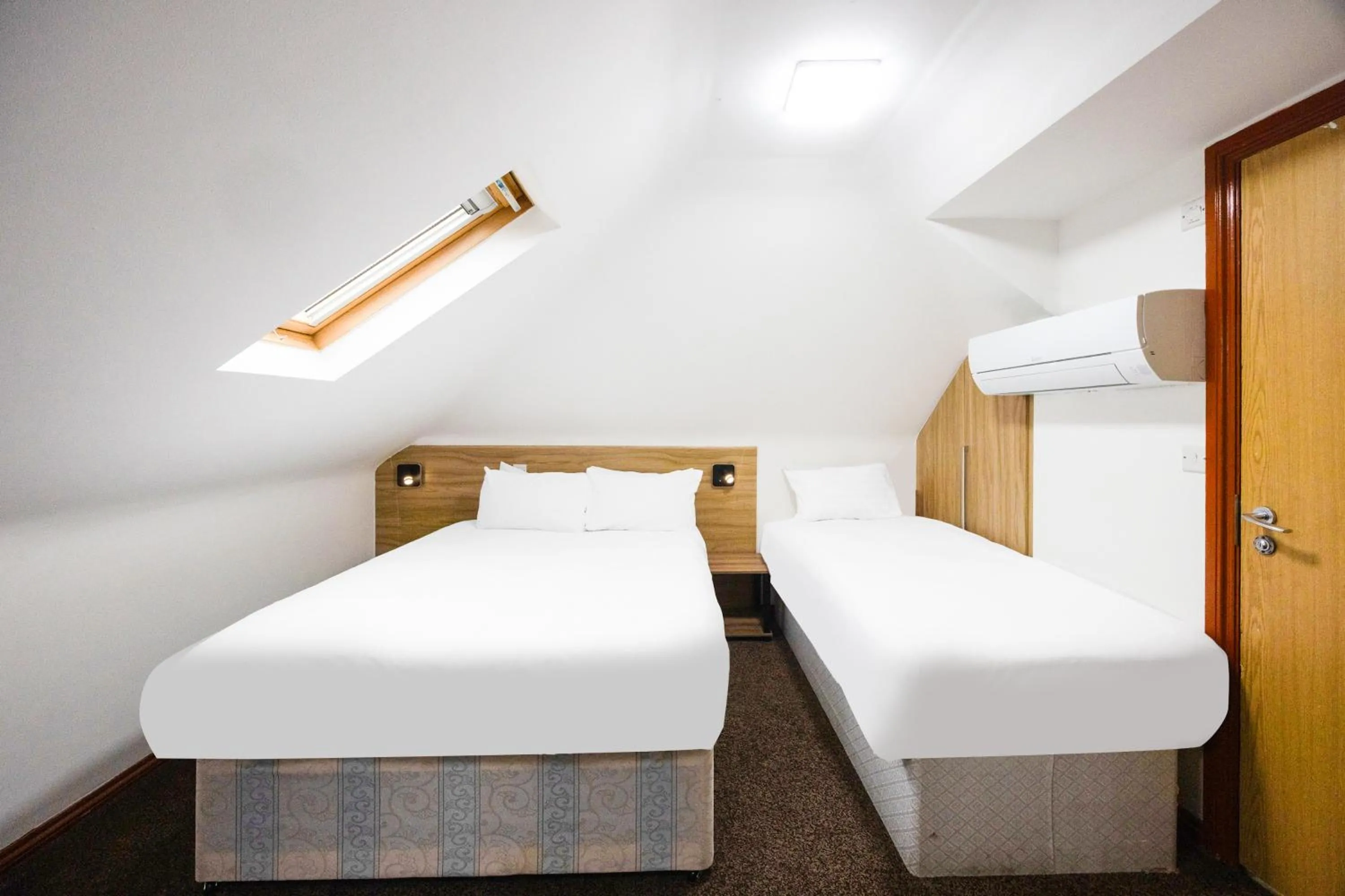 Bedroom, Bed in Arinza Hotel, London Ilford